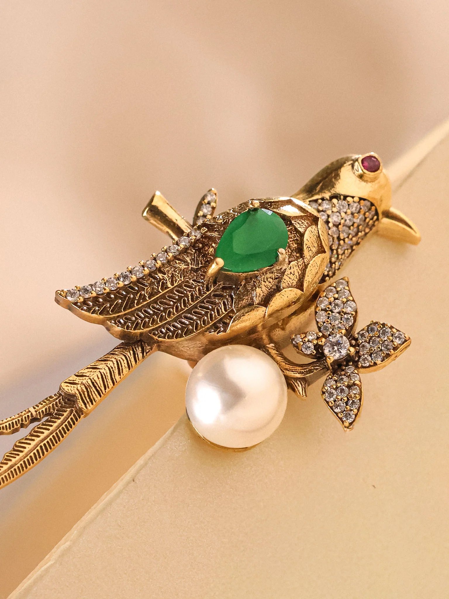 Emerald Songbird Pearl Brooch - Image 2