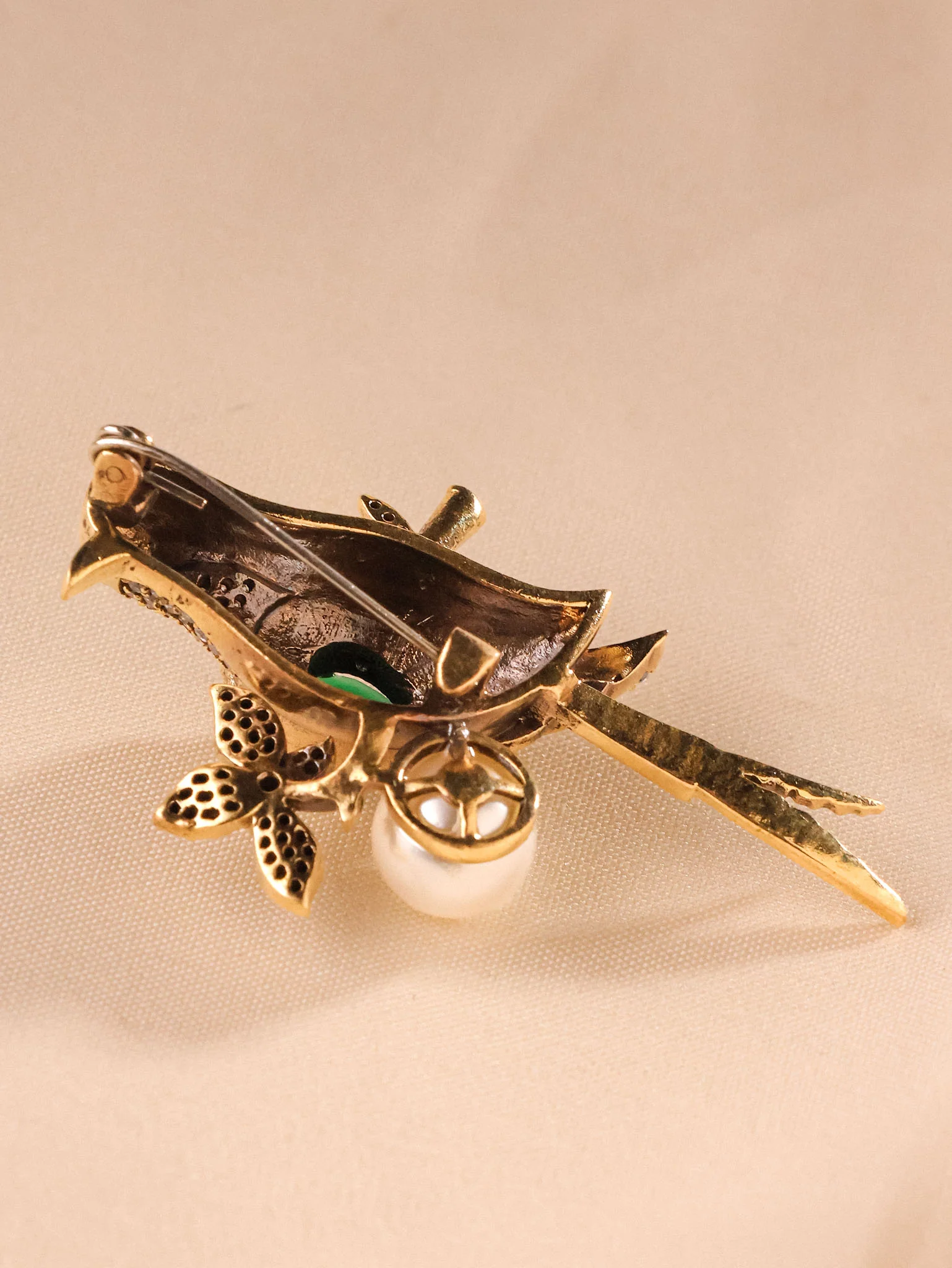 Emerald Songbird Pearl Brooch - Image 3