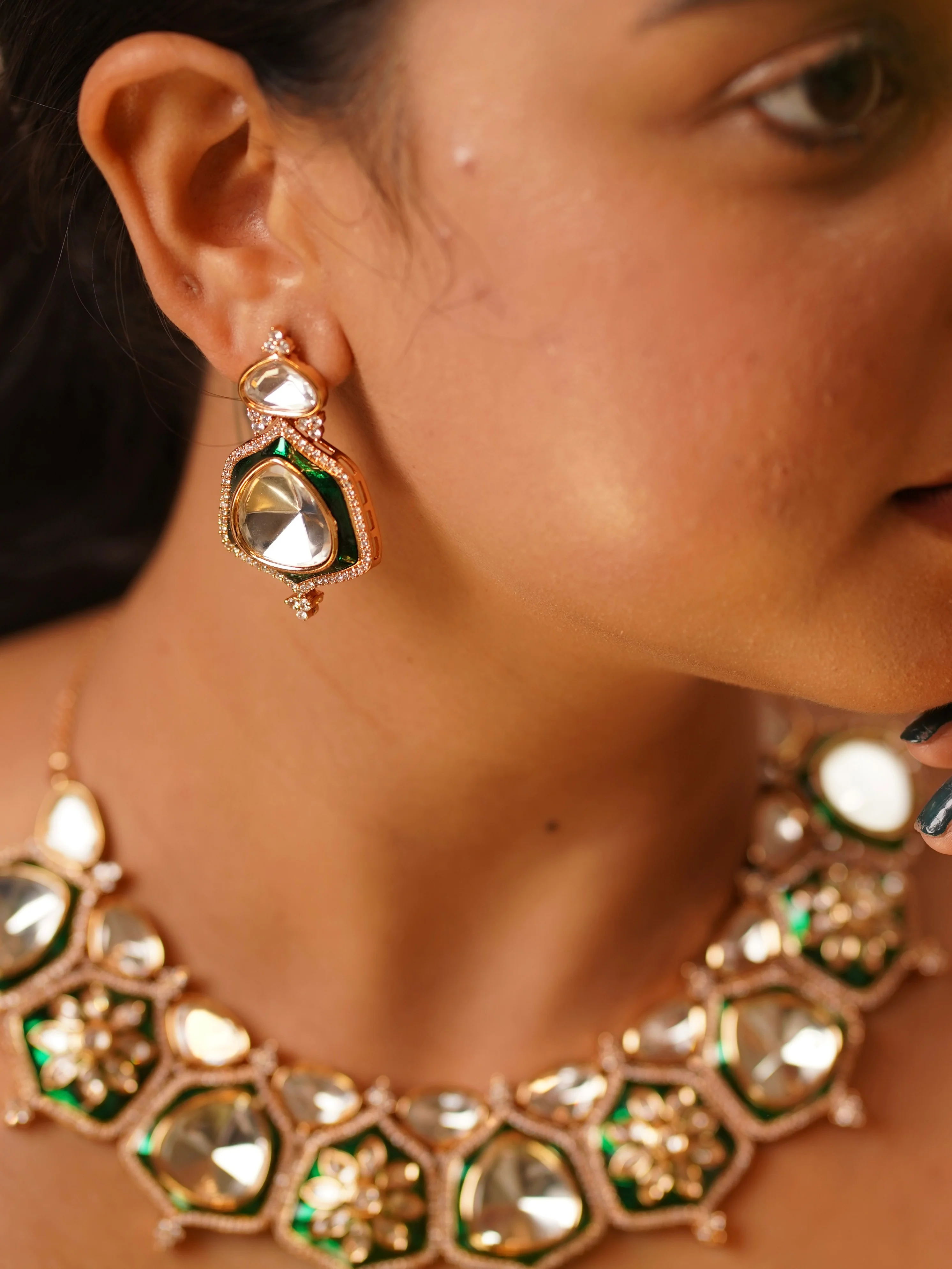 Zoya Heritage Kundan Set with earrings and maangtikka - Image 4