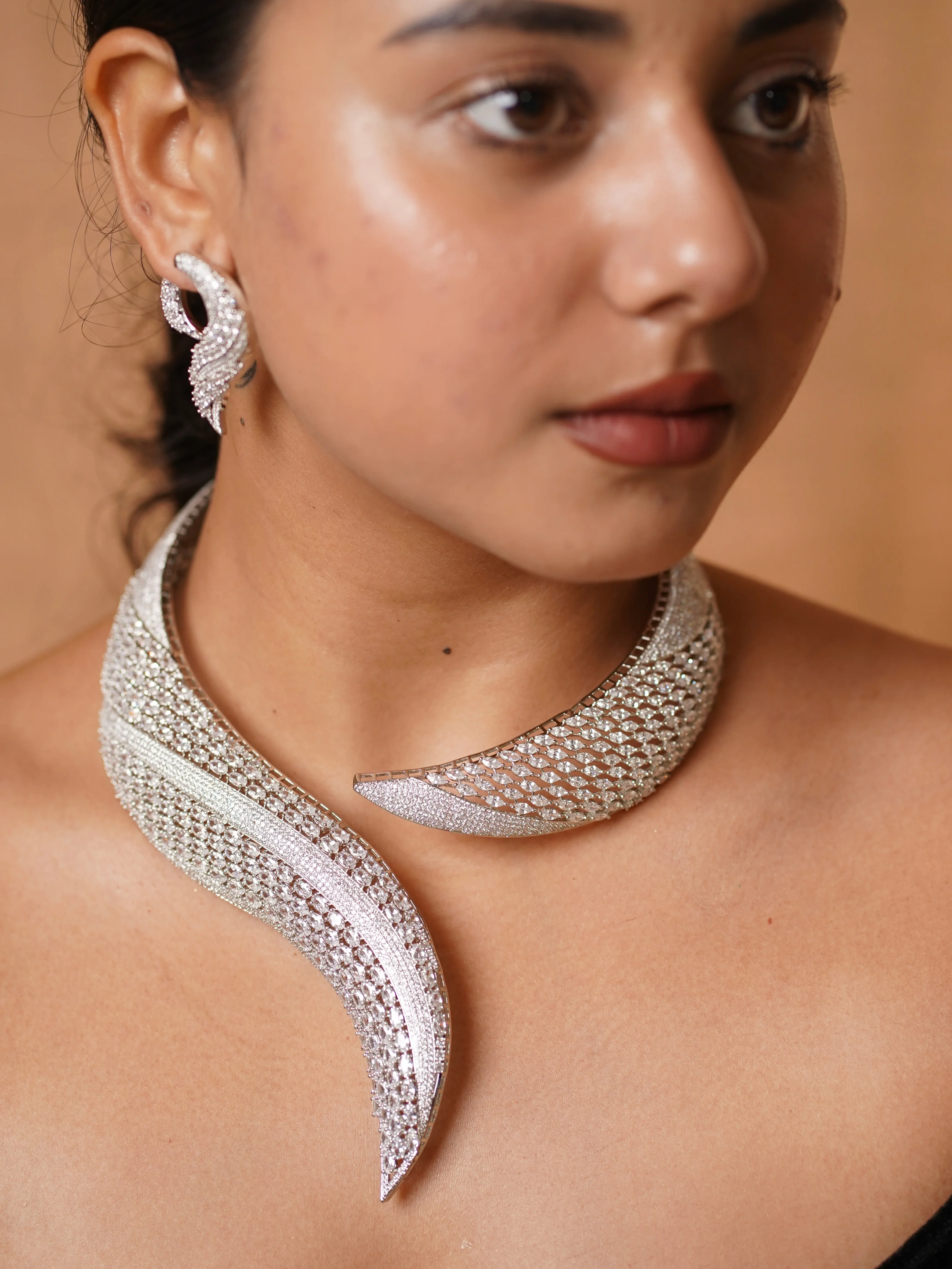 Diamond Collar Set – The Pinnacle of Luxury for Cocktail Nights - Image 2