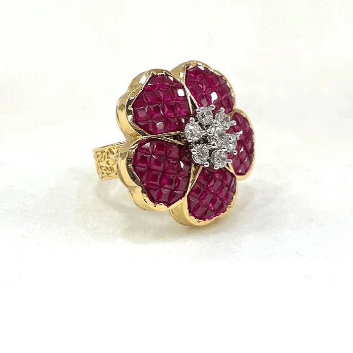 Exquisite Ruby Flower Ring with Diamond - Image 3