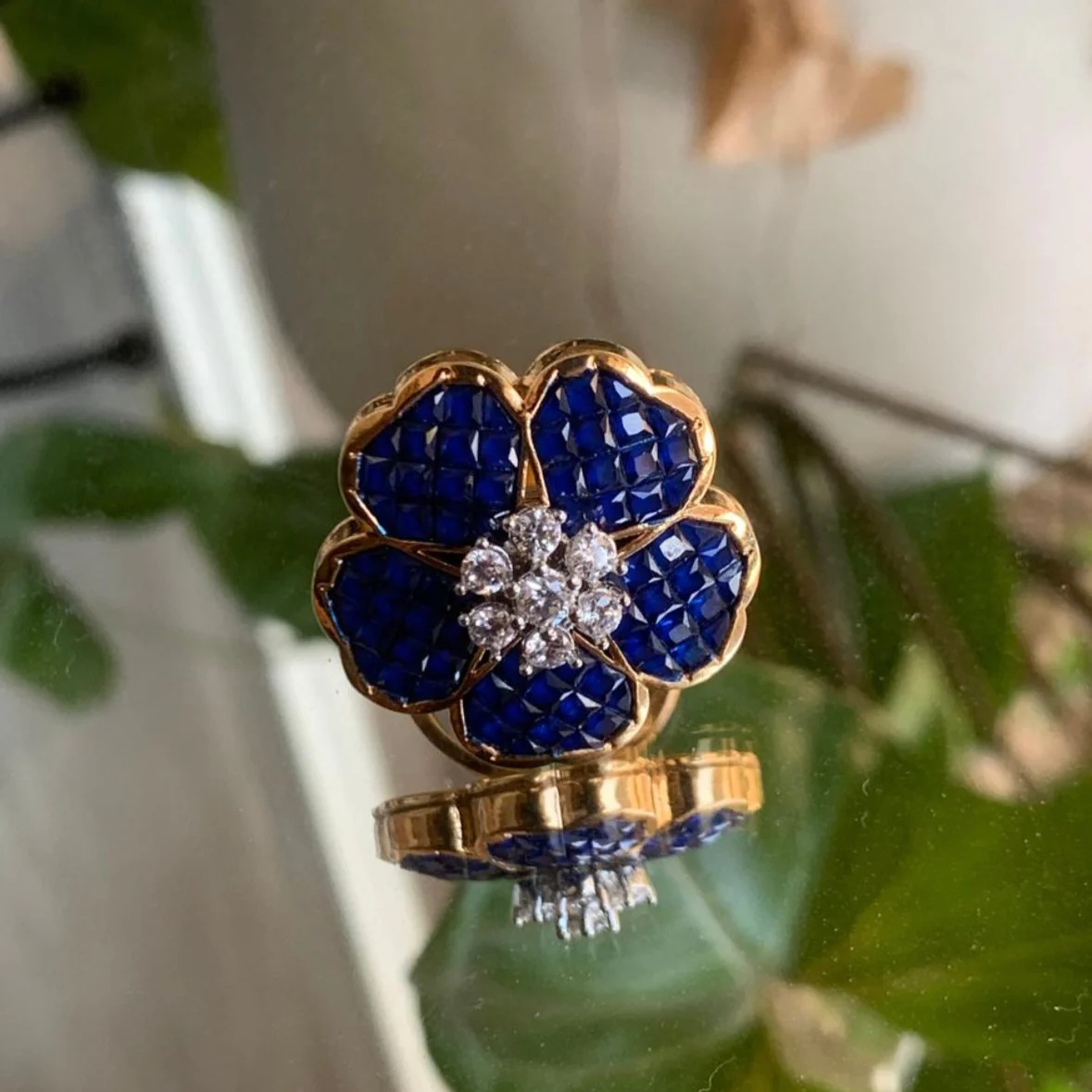 Exquisite Ruby Flower Ring with Diamond - Image 4