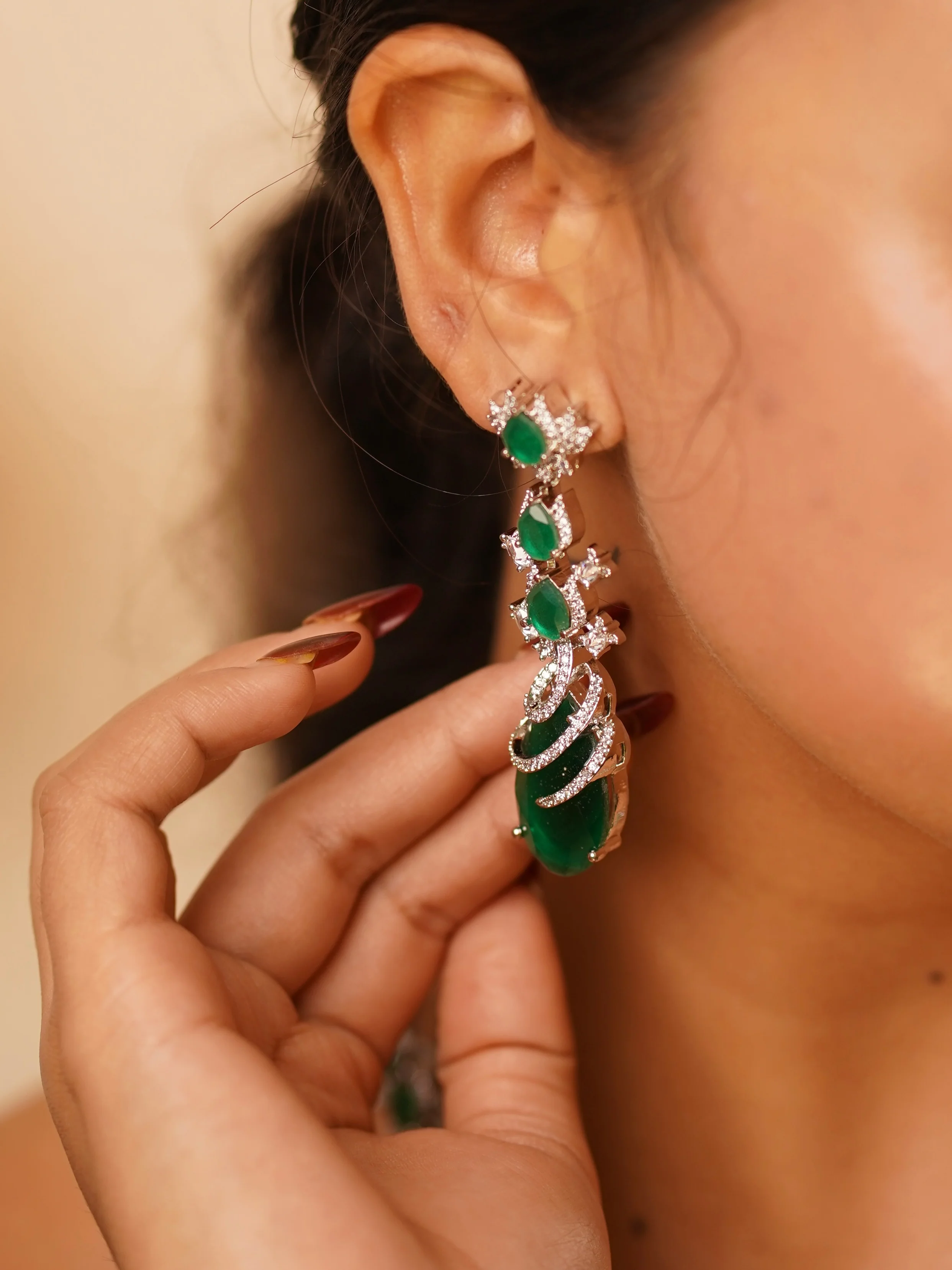 Finest Quality Emerald Diamond Necklace Set - Image 3