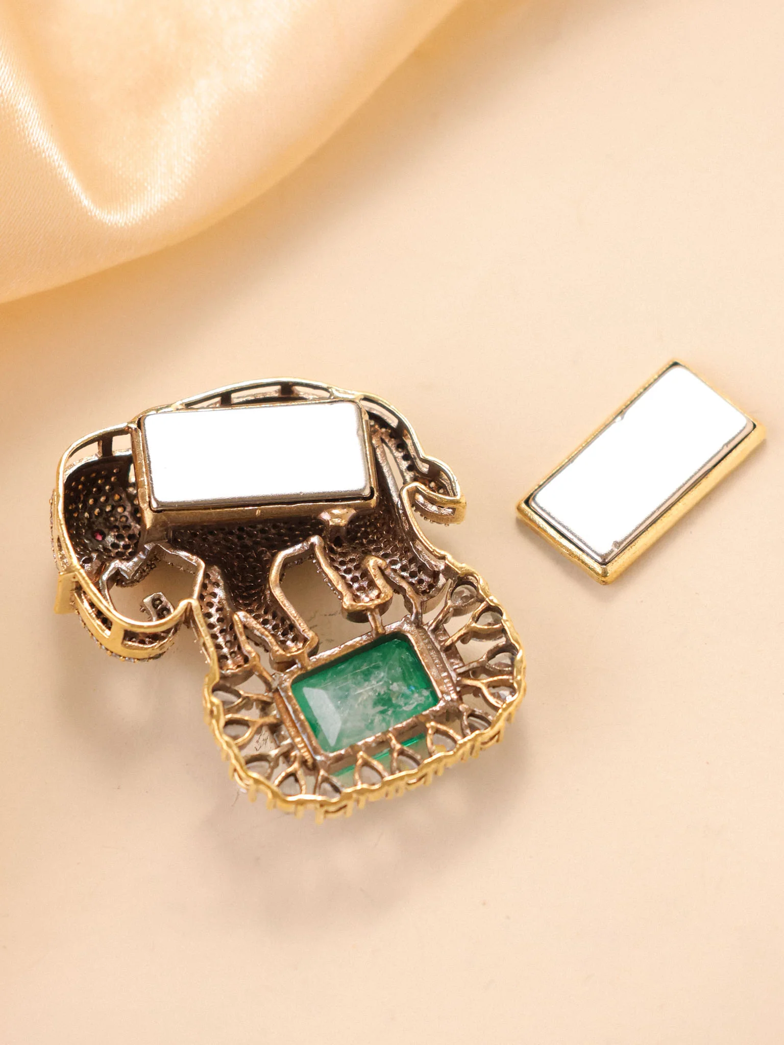 Gajraj Emerald Regal Brooch (Magnetic) - Image 2