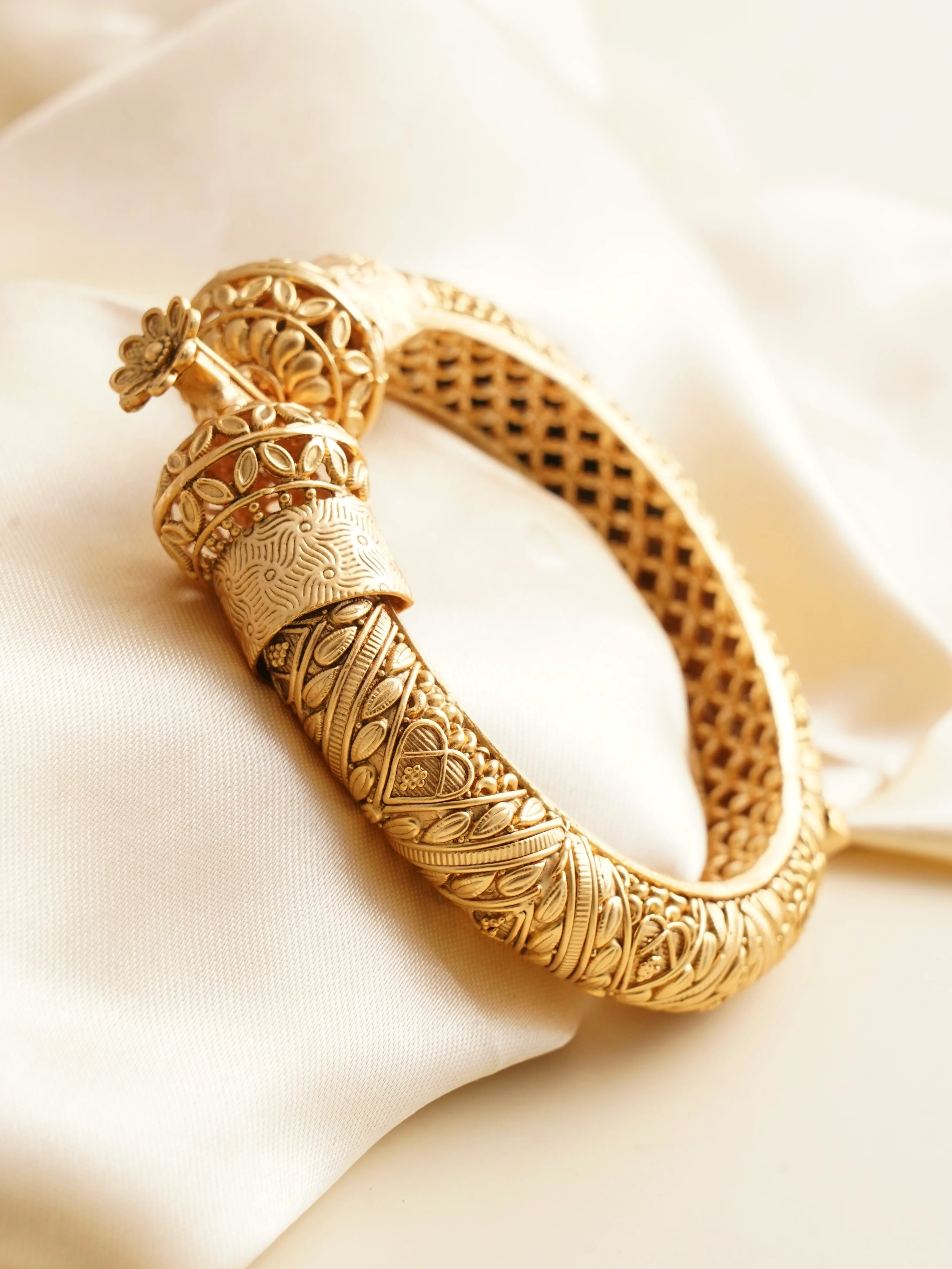 Gold Majesty Brass Bangle