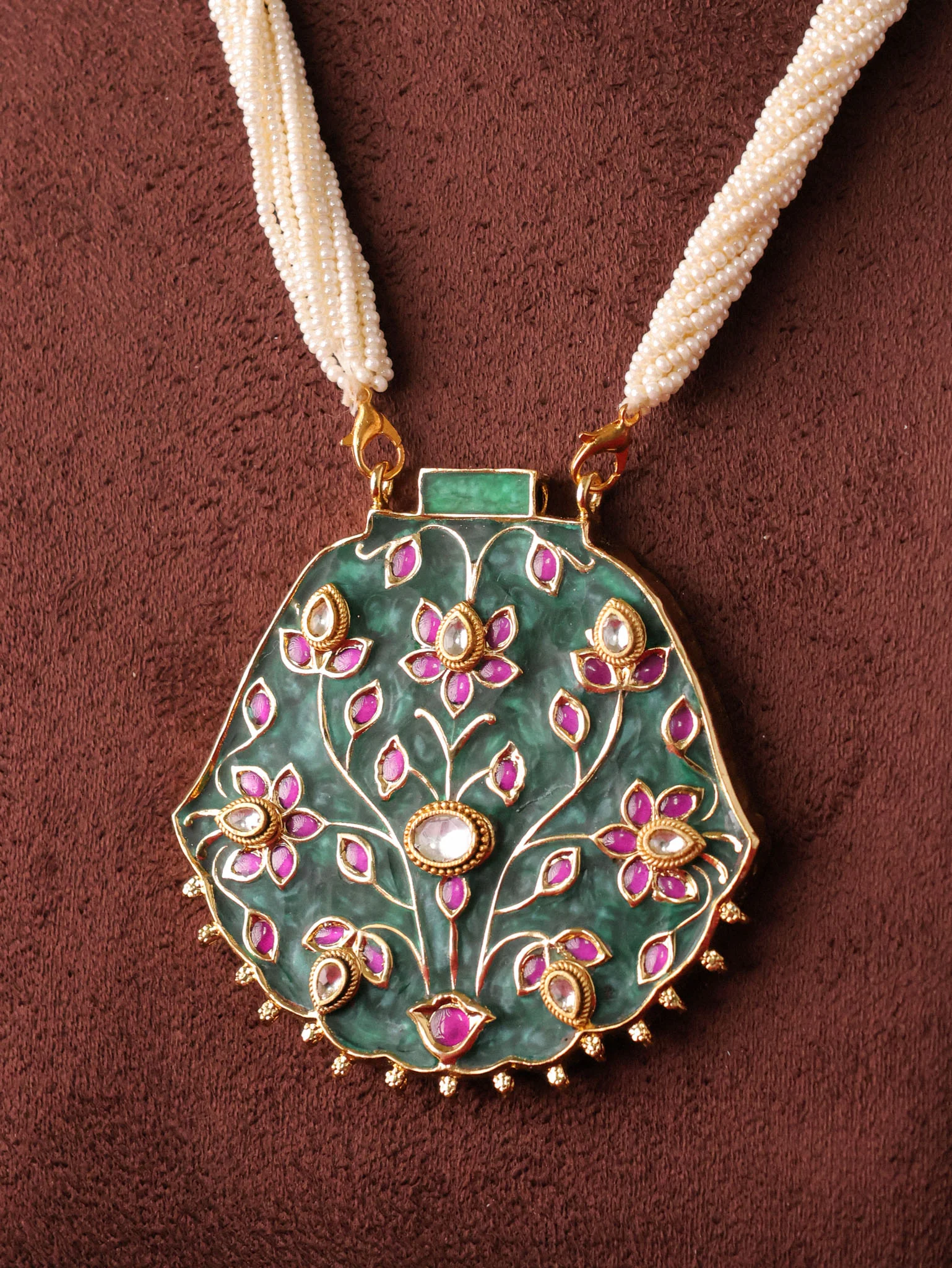 Hand-carved green stone pendant with kundan  Work - Image 2
