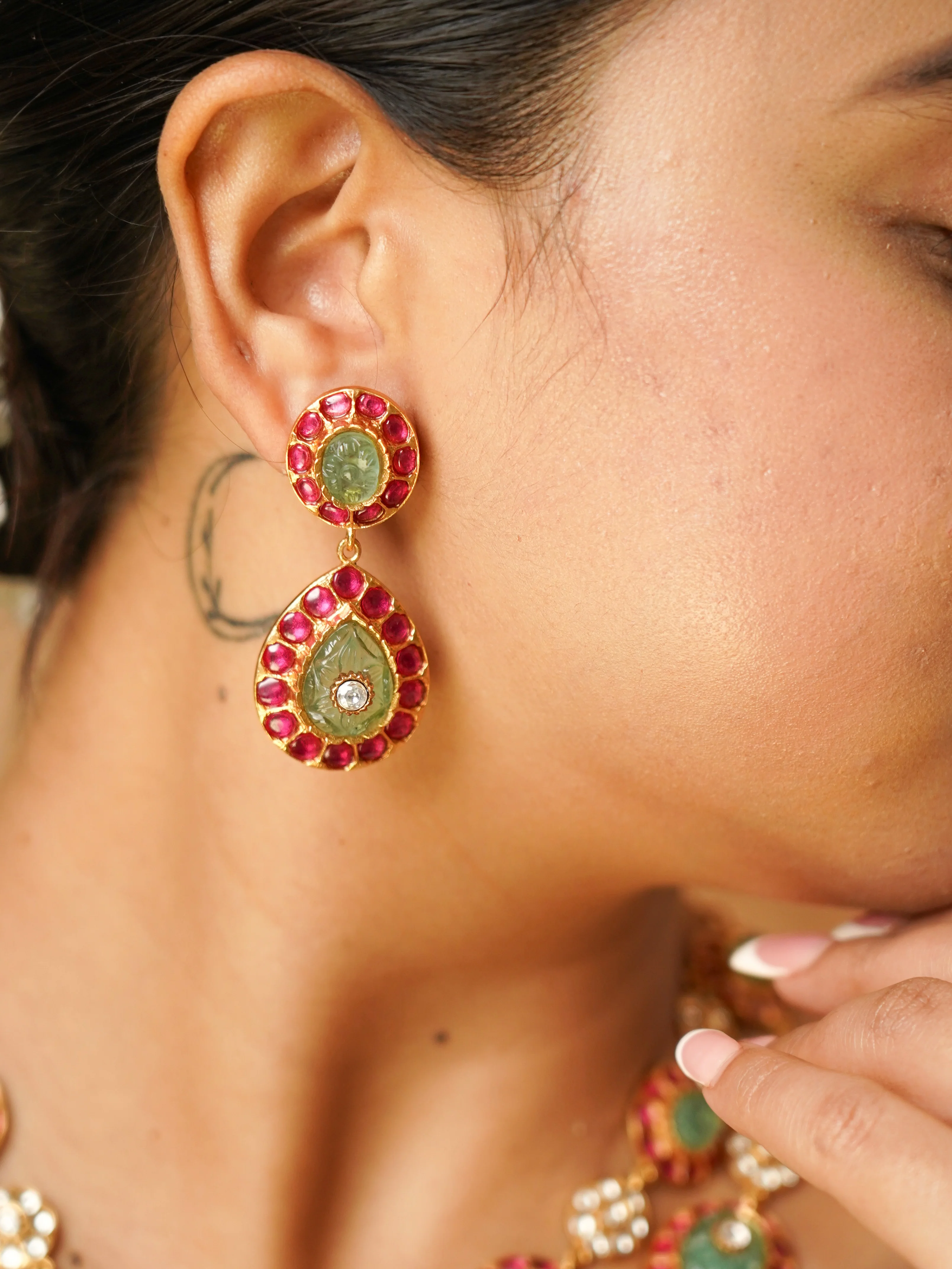 Hand-Carved Green Stone & Ruby Look Heritage Set in Gold Finish - Image 3