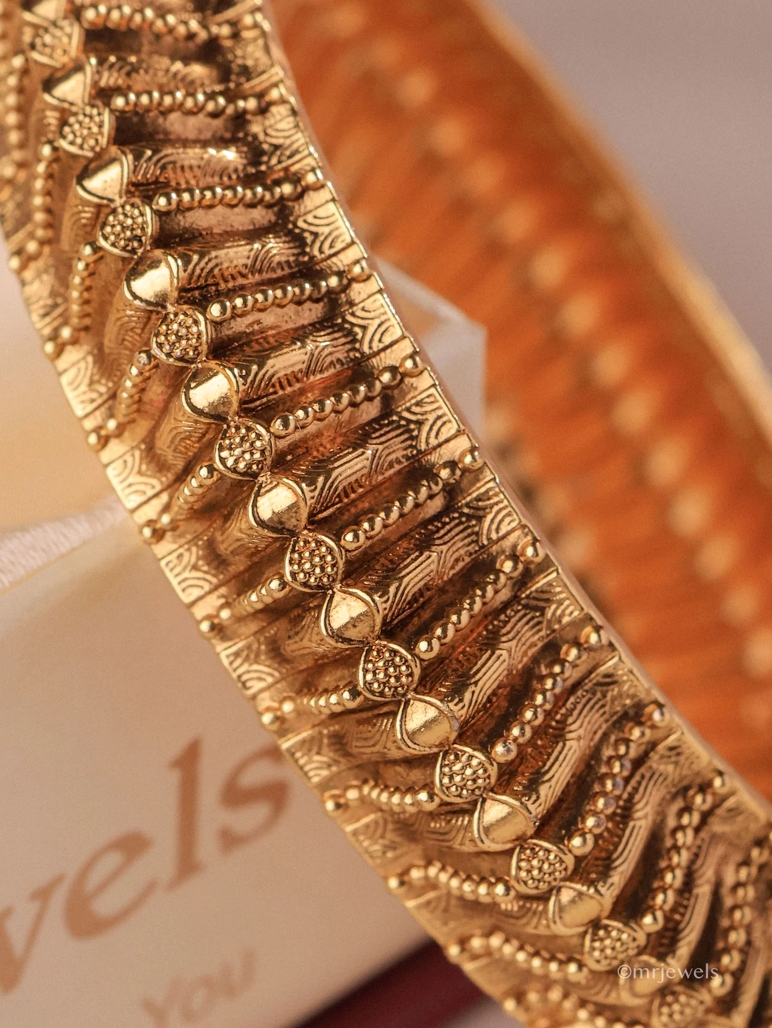 Heritage Carved Antique Gold Bangle - Image 3