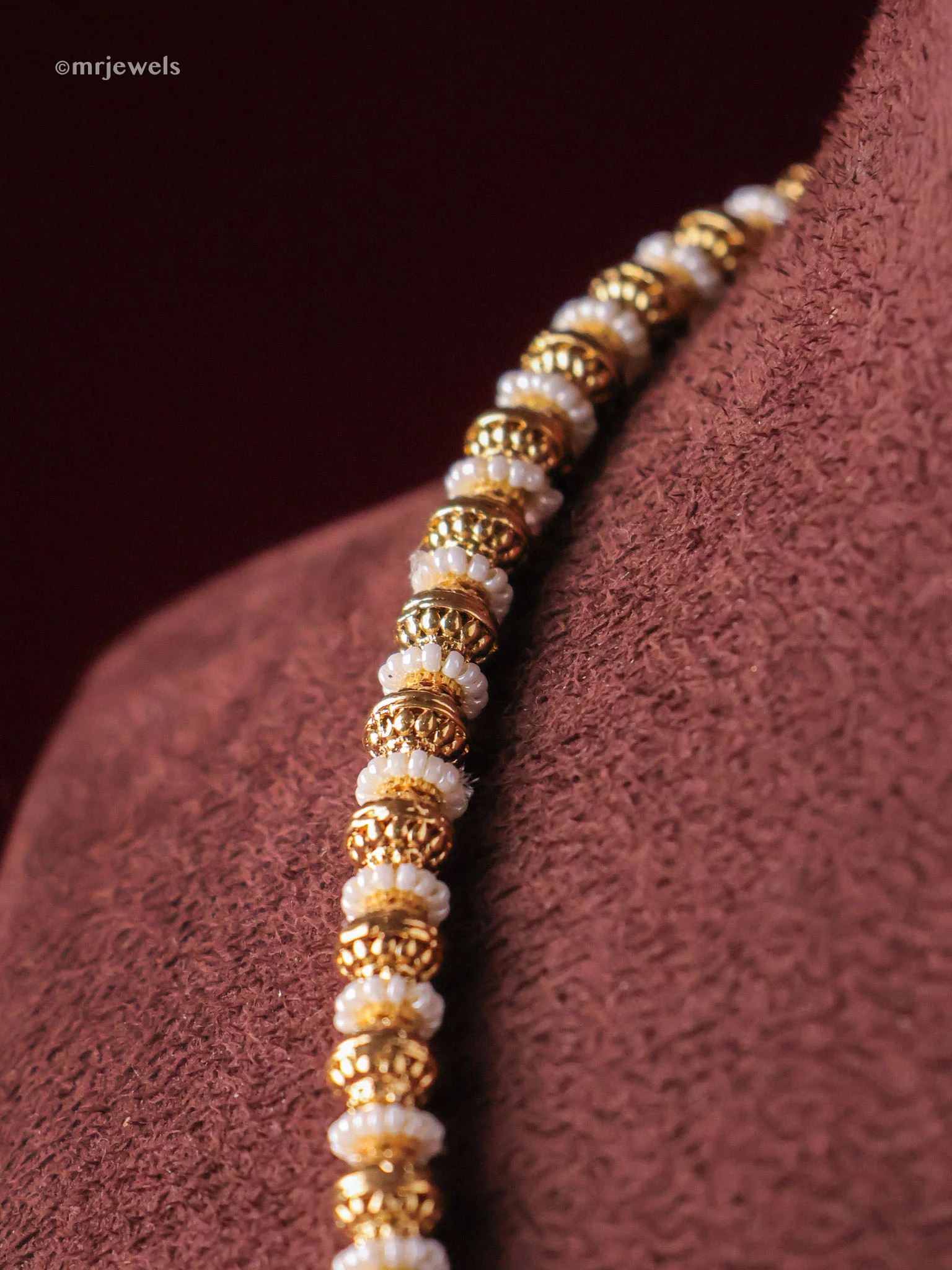 Heritage Gold-Toned Beaded Necklace with Matching Drop Earrings - Image 2