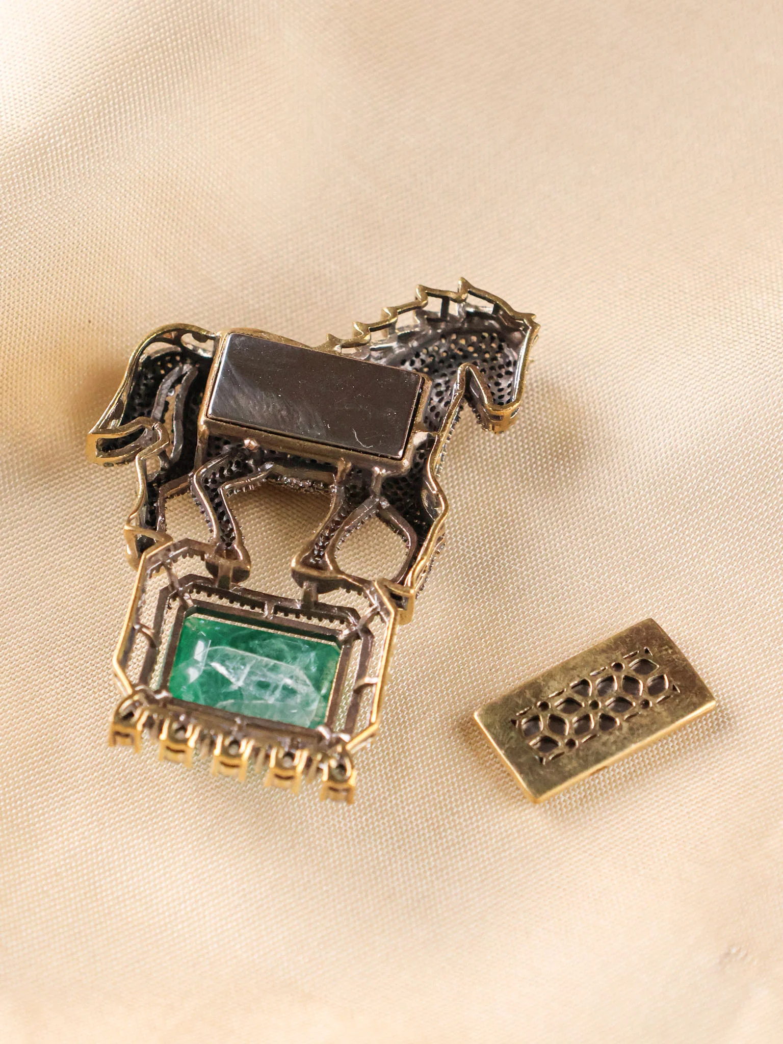 Imperial Stallion Emerald Brooch - Image 4
