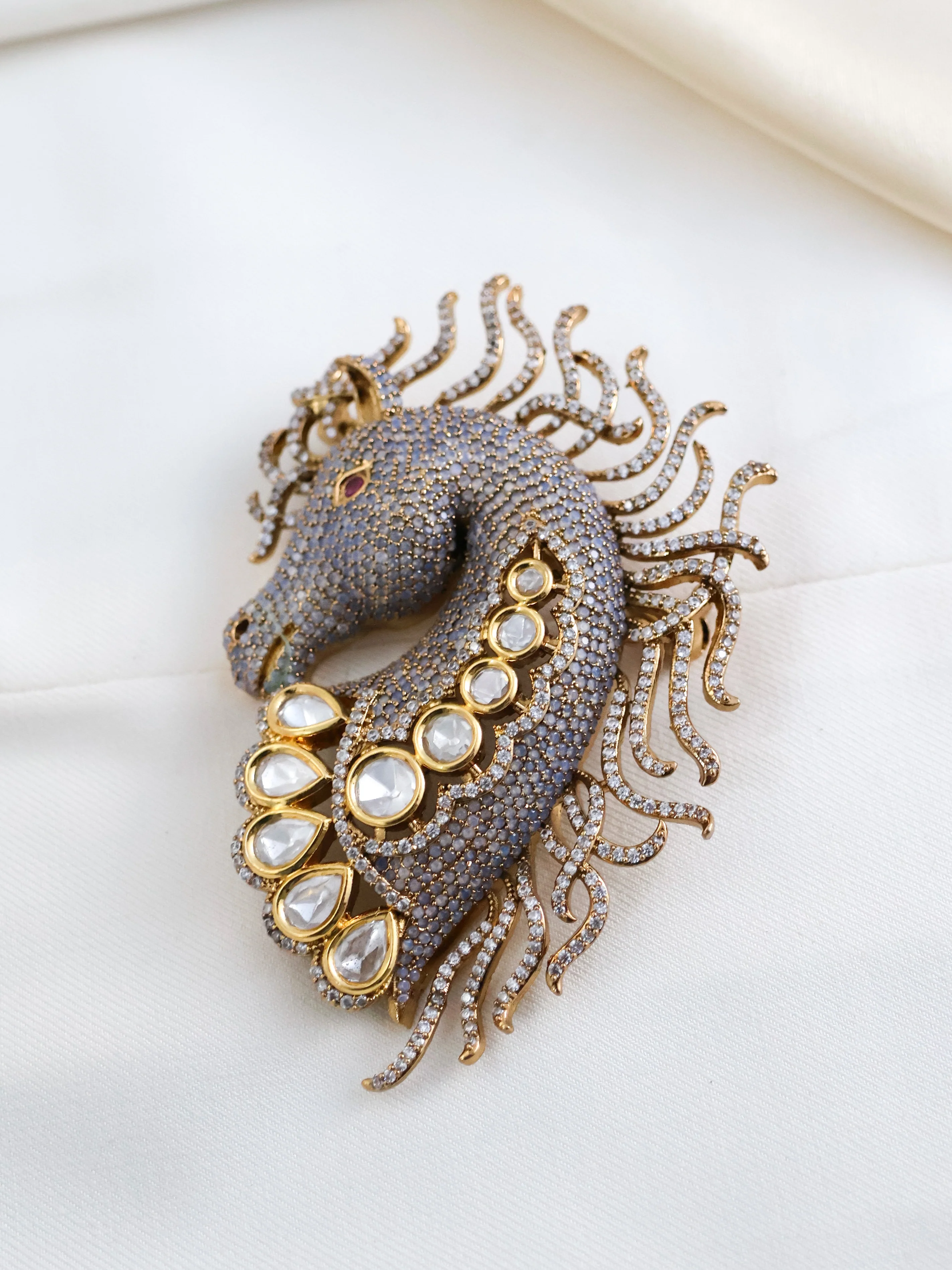 Imperial Stallion Heritage Brooch – Statement Luxury Jewelry - Image 6
