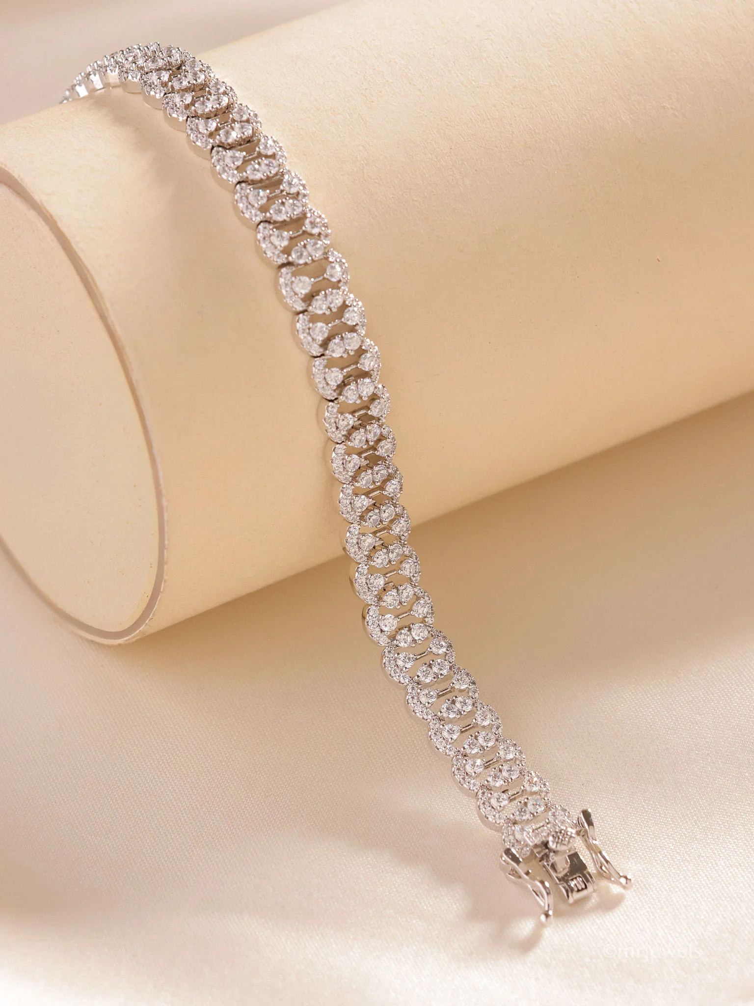 Iraaya Dazzling Tennis Bracelet