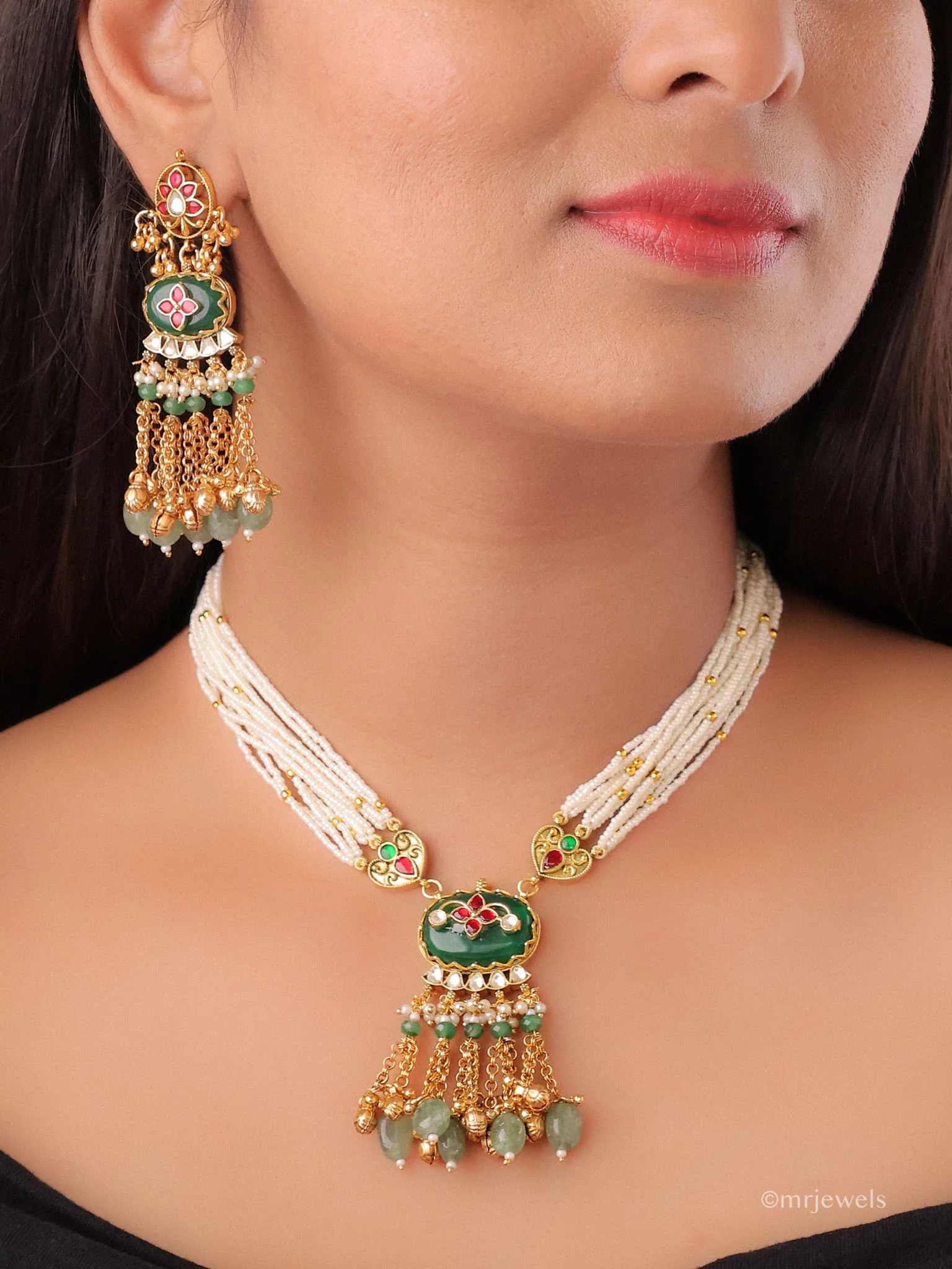 Iraaya Necklace Pendant Set