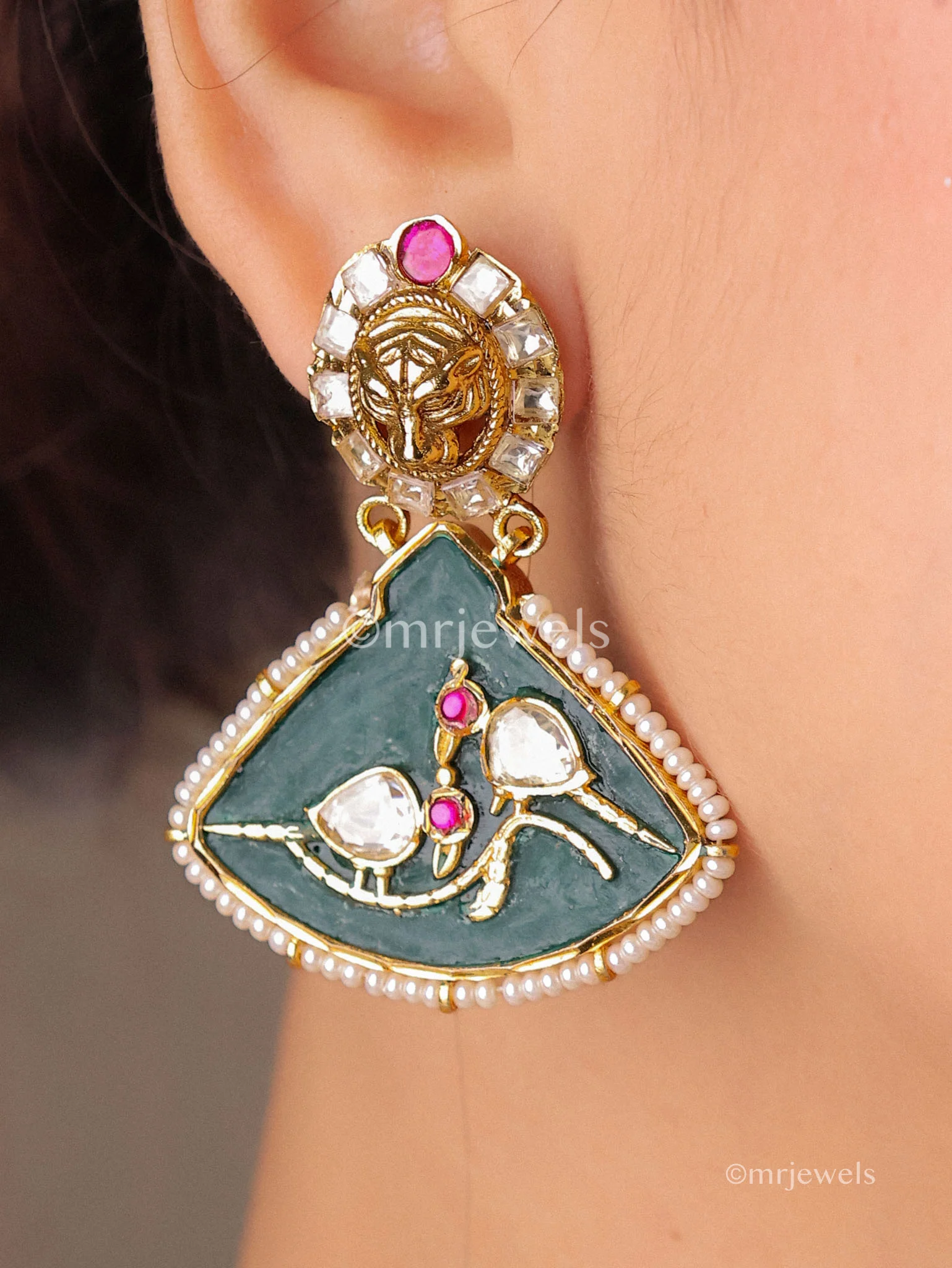 Ishani Statement Kundan Pearl Necklace Set - Image 3