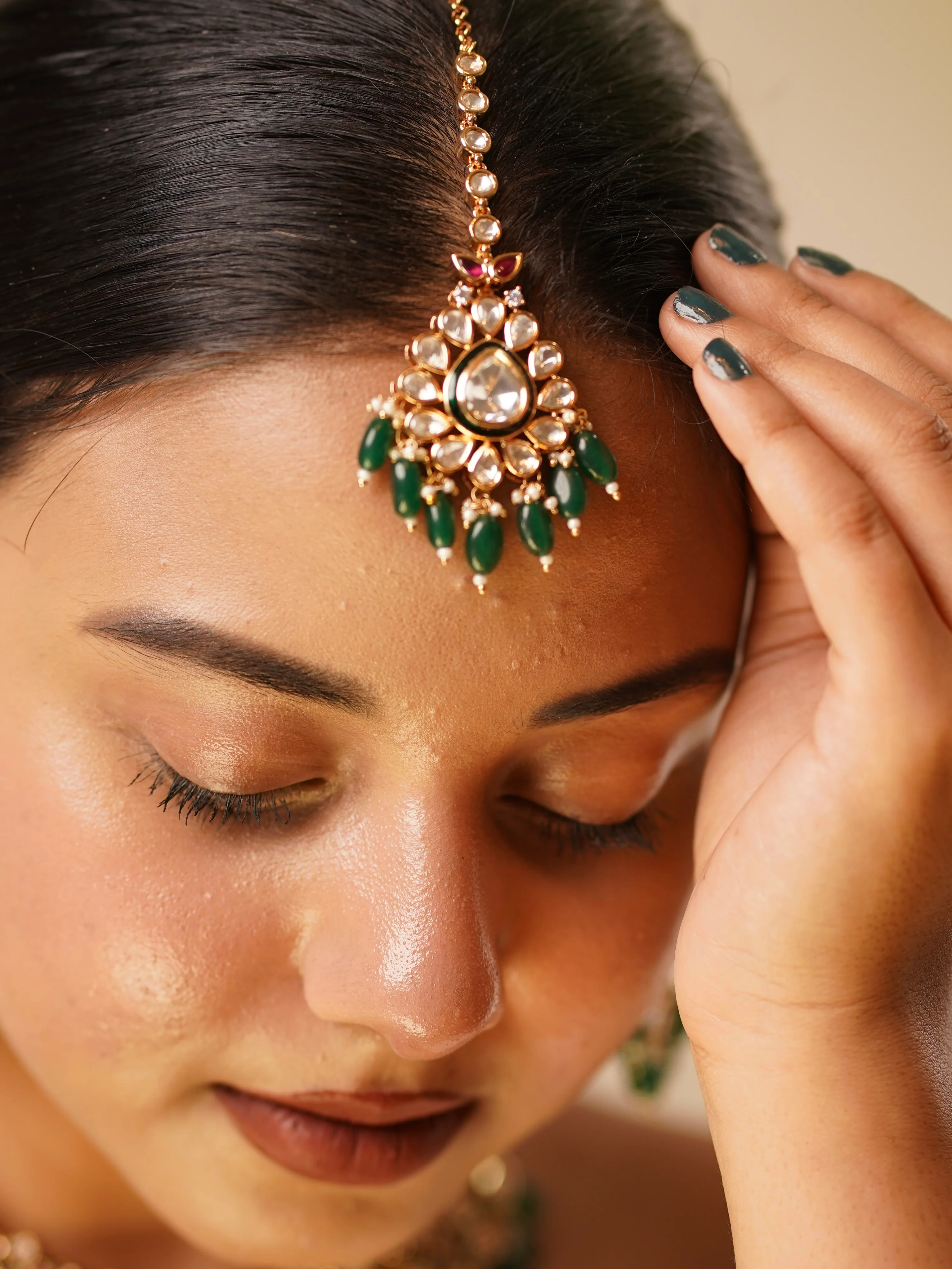 Jadau Polki Kundan Meenakari Necklace Set with maangtikka and earrings - Image 3