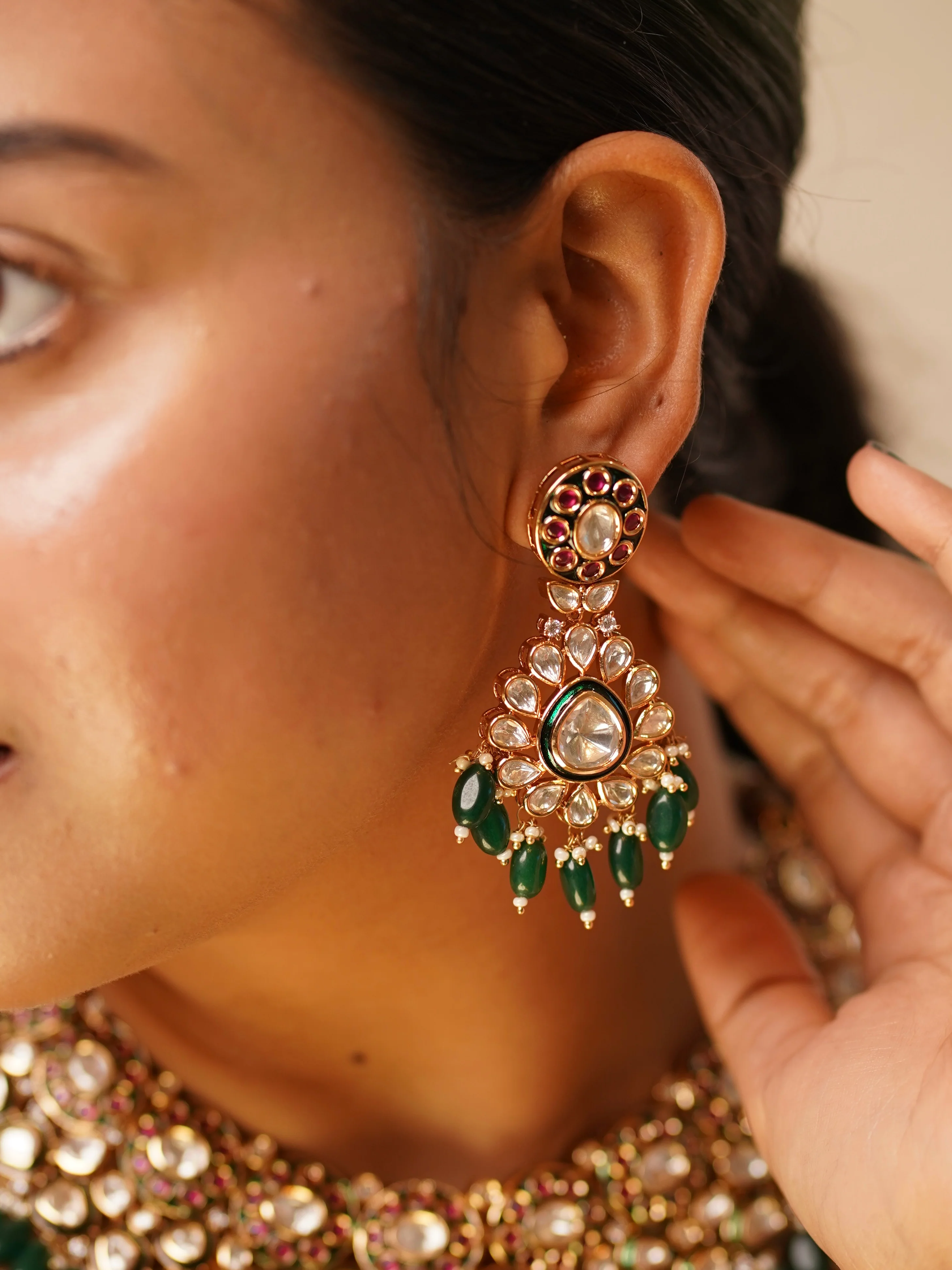 Jadau Polki Kundan Meenakari Necklace Set with maangtikka and earrings - Image 4