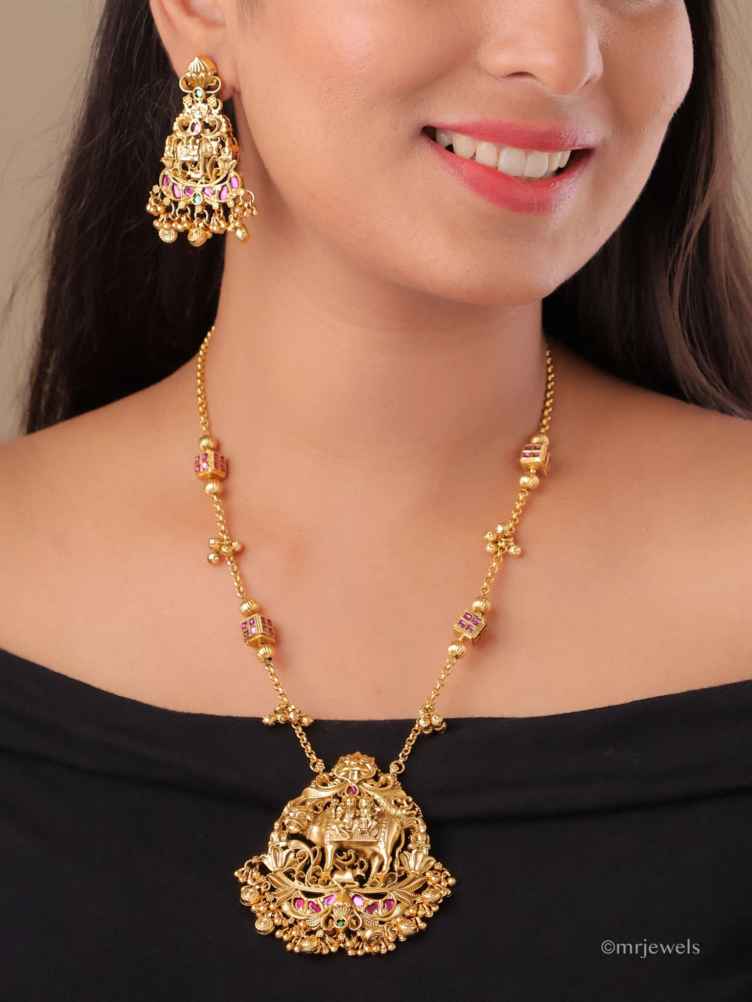 Kaamdhenu Temple Pendant Set