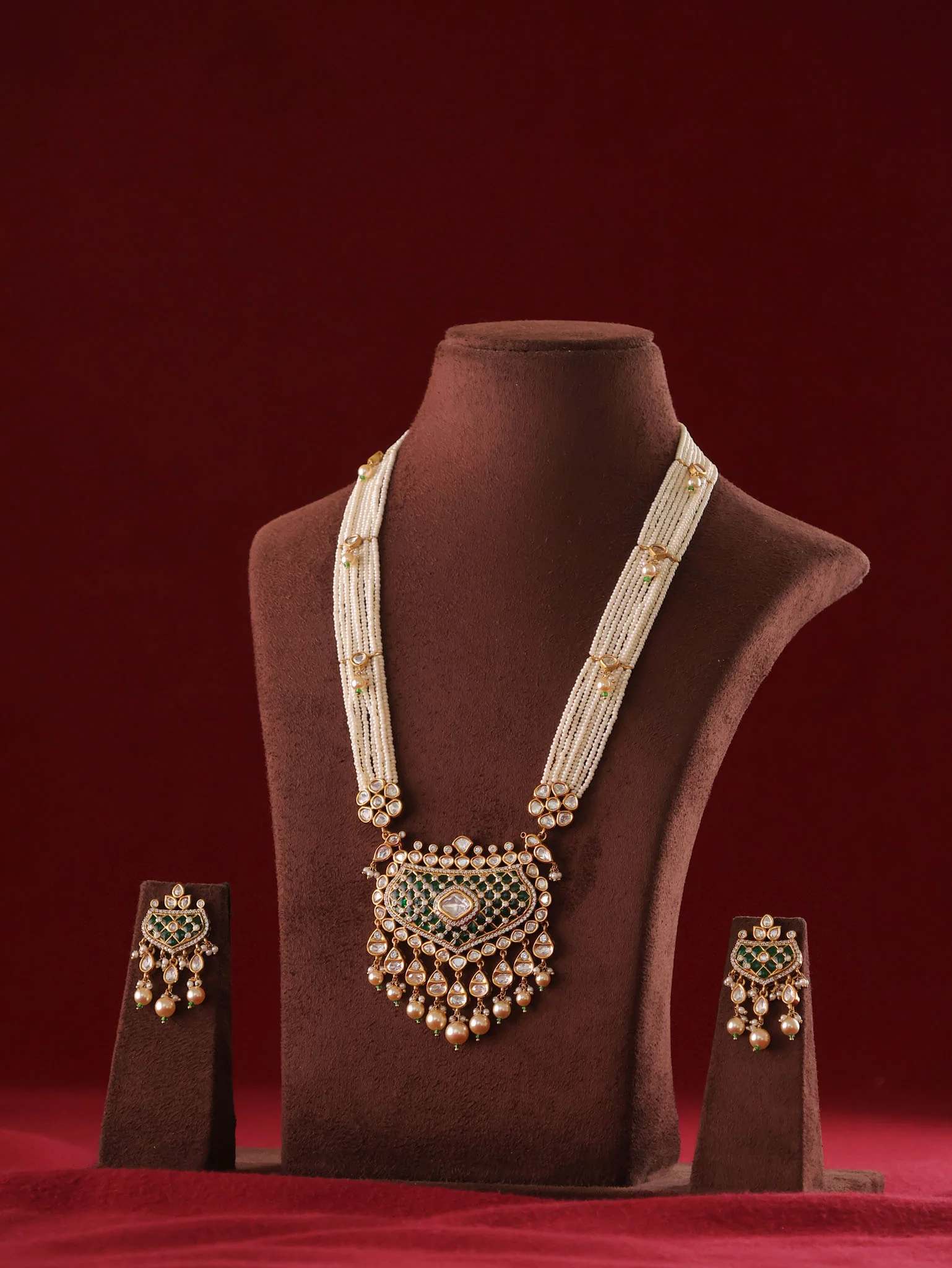Kairava Heirloom Kundan Necklace Set - Image 4