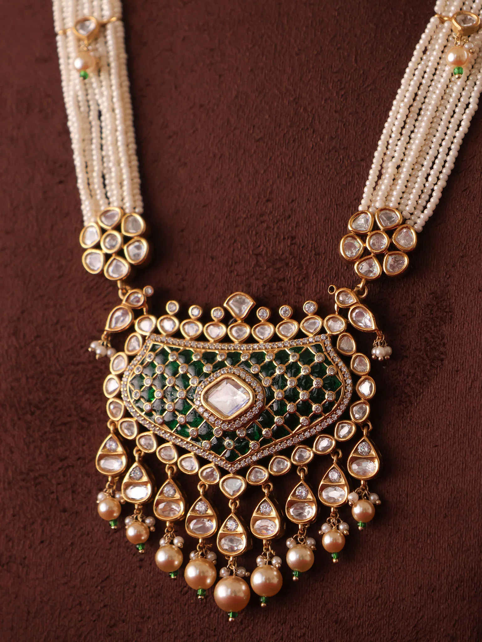 Kairava Heirloom Kundan Necklace Set - Image 5