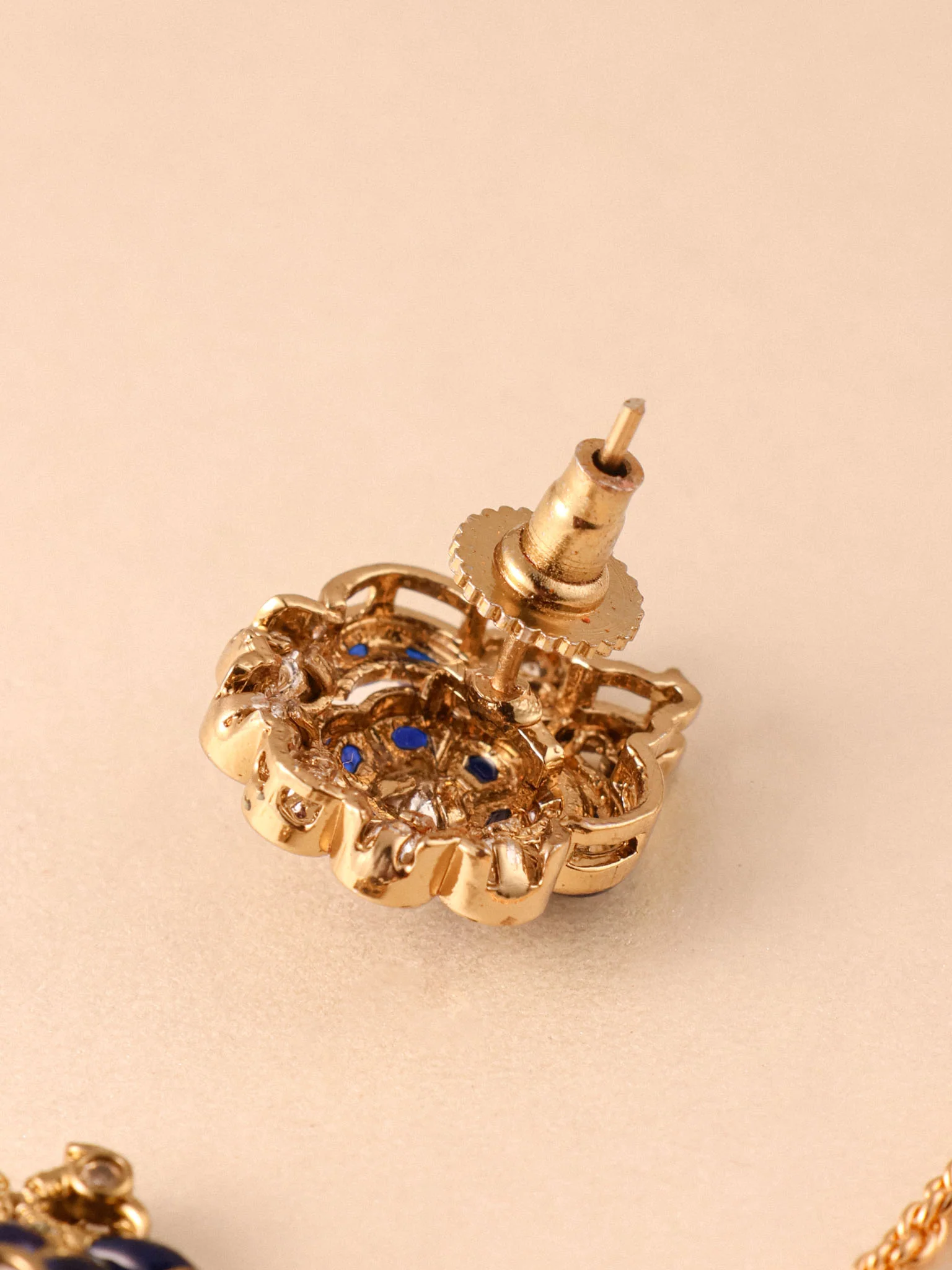 Kairavi Antique Kundan Pendant Set - Image 6
