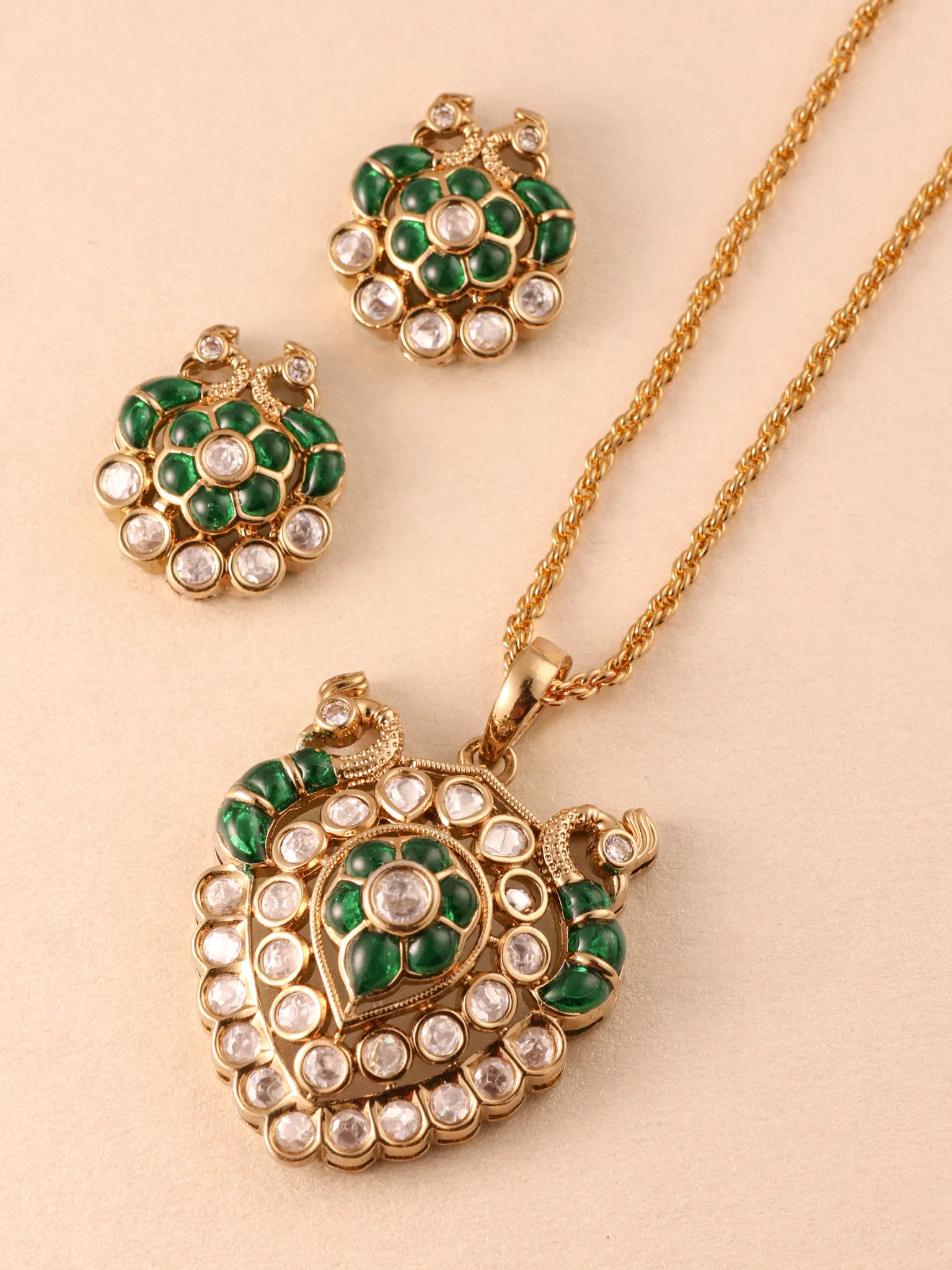 Kairavi Antique Kundan Pendant Set - Image 7