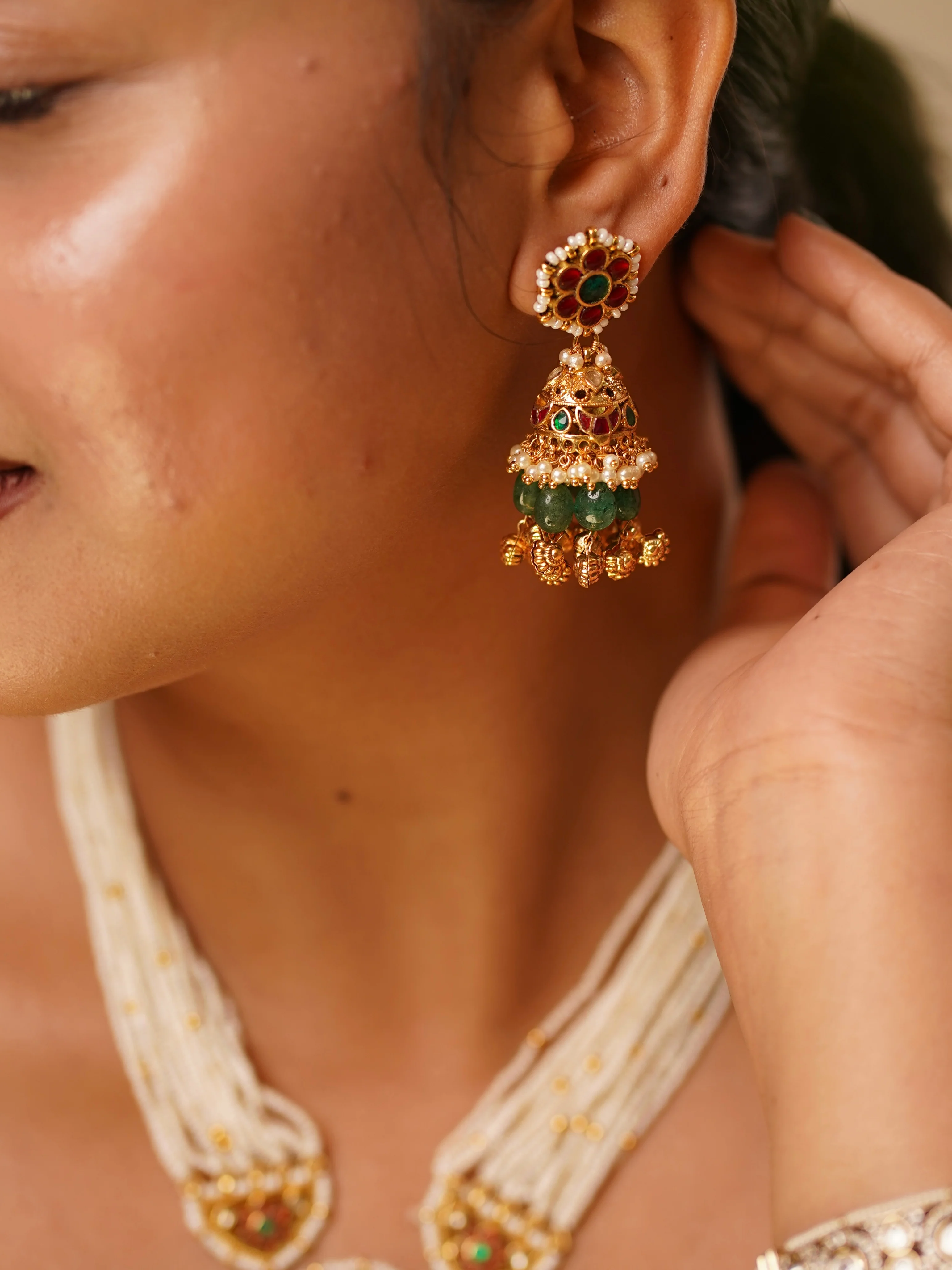Kanika – Heritage-Inspired Jadau Kundan Jewelry Set - Image 3