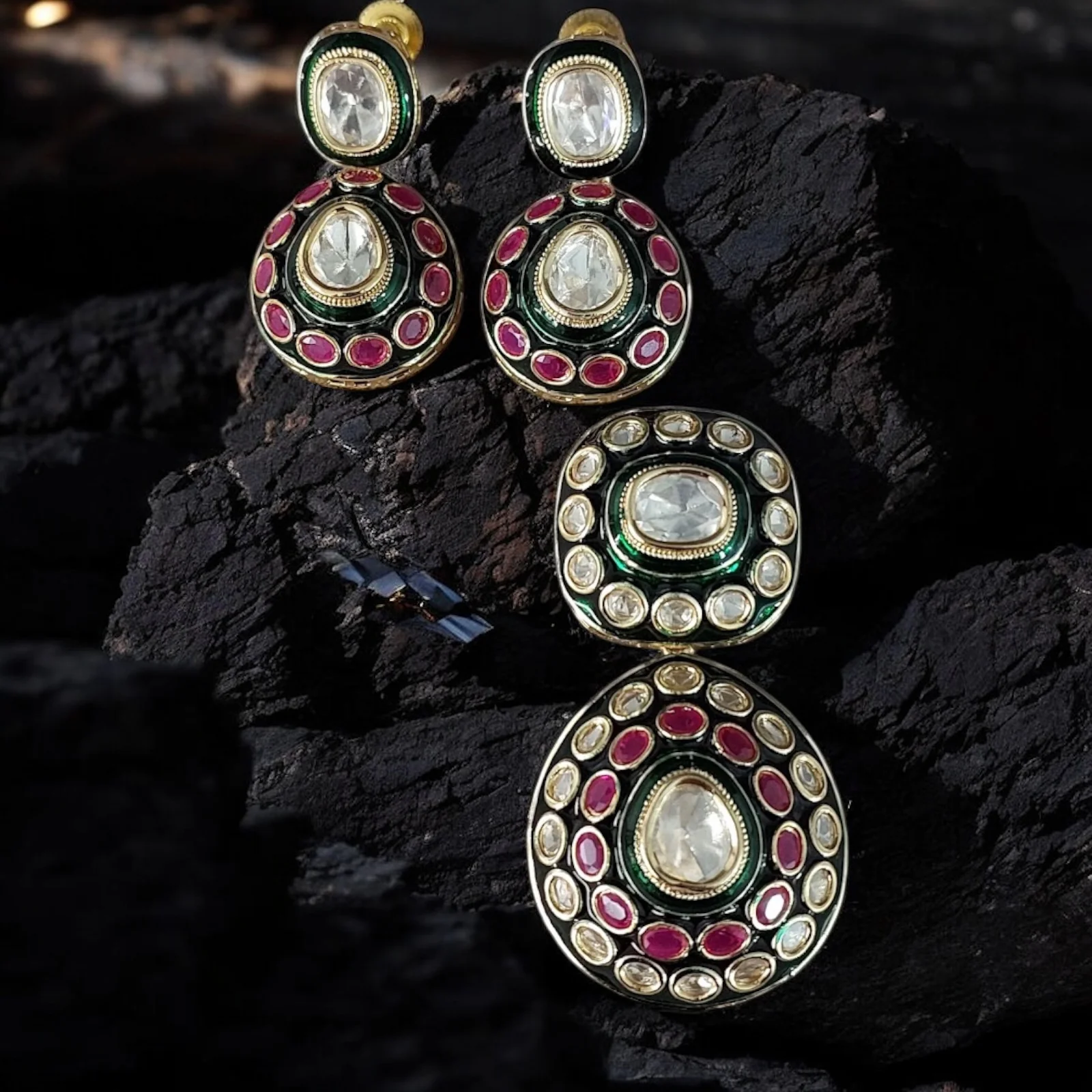 Kiara Kundan Polki Pendant Set With Matching Earrings - Image 3