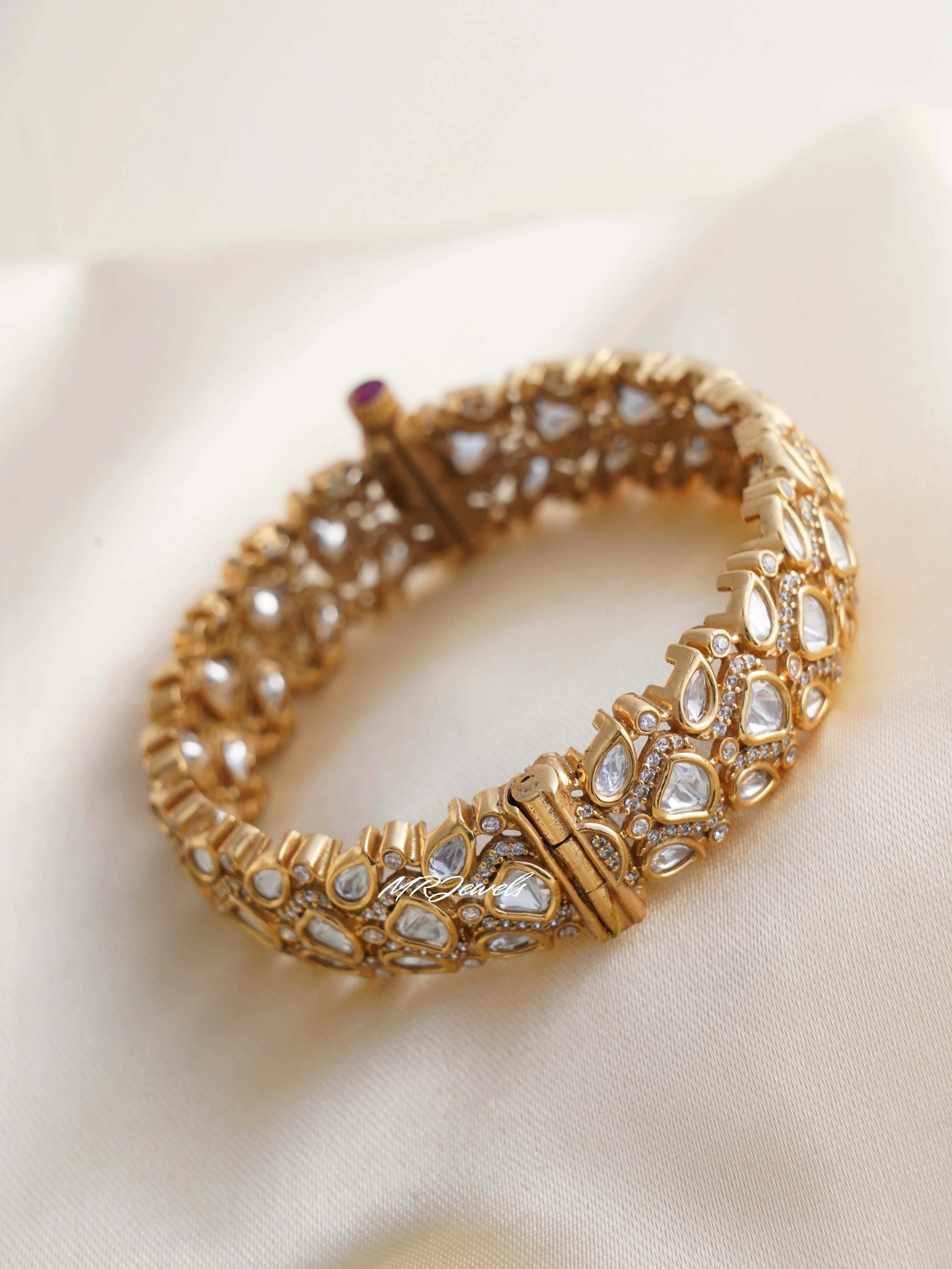 Kundan Bangle with Pear-Shaped Polki & Matte Gold Finish-Openable - Image 2