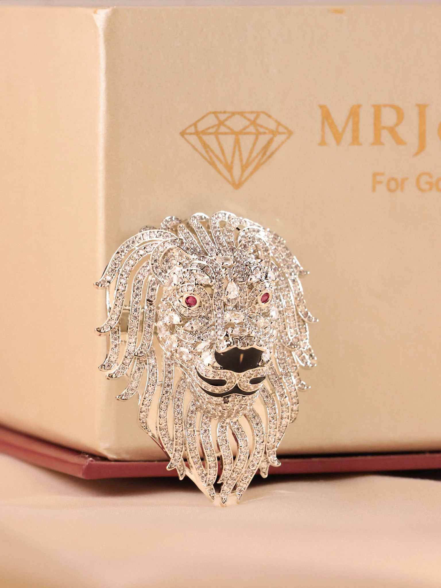 Lion Brooch - Image 2