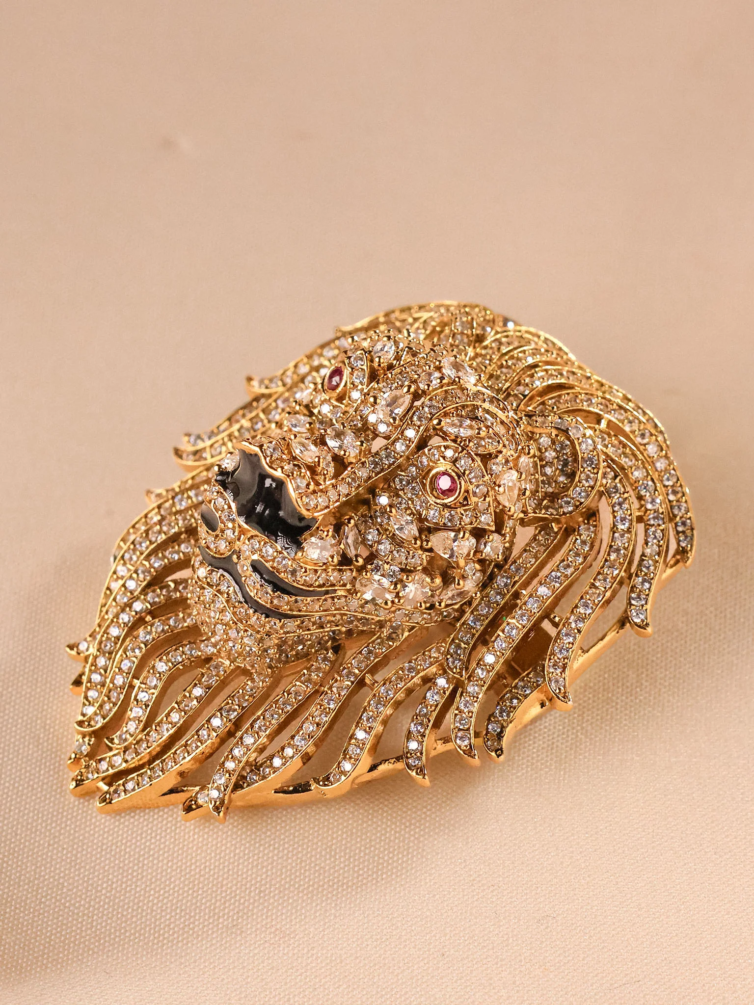 Lion Brooch - Image 4
