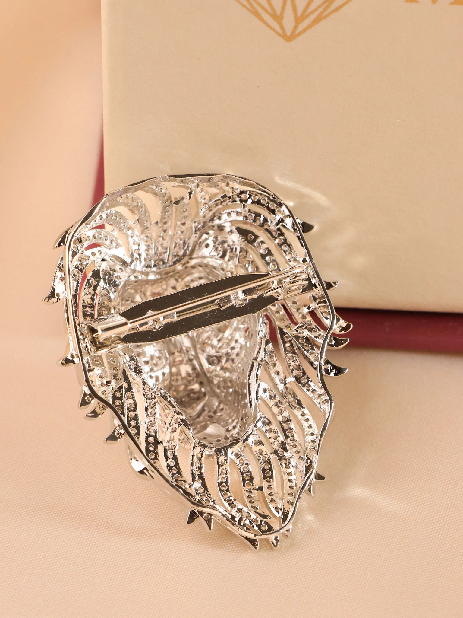 Lion Brooch - Image 6