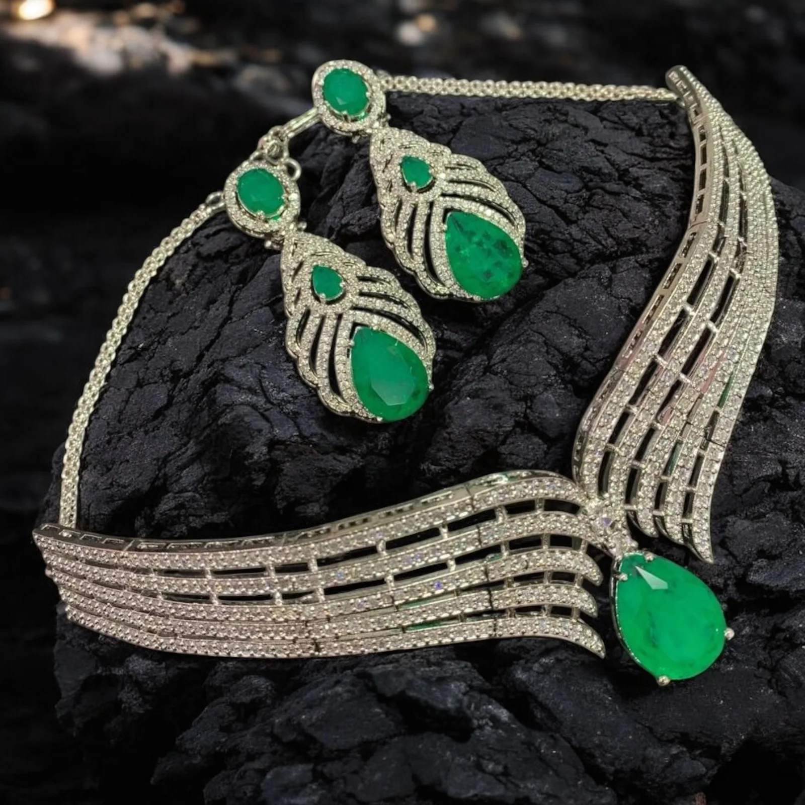 Luxurious Designer Emerald Jewelry Set - Image 2