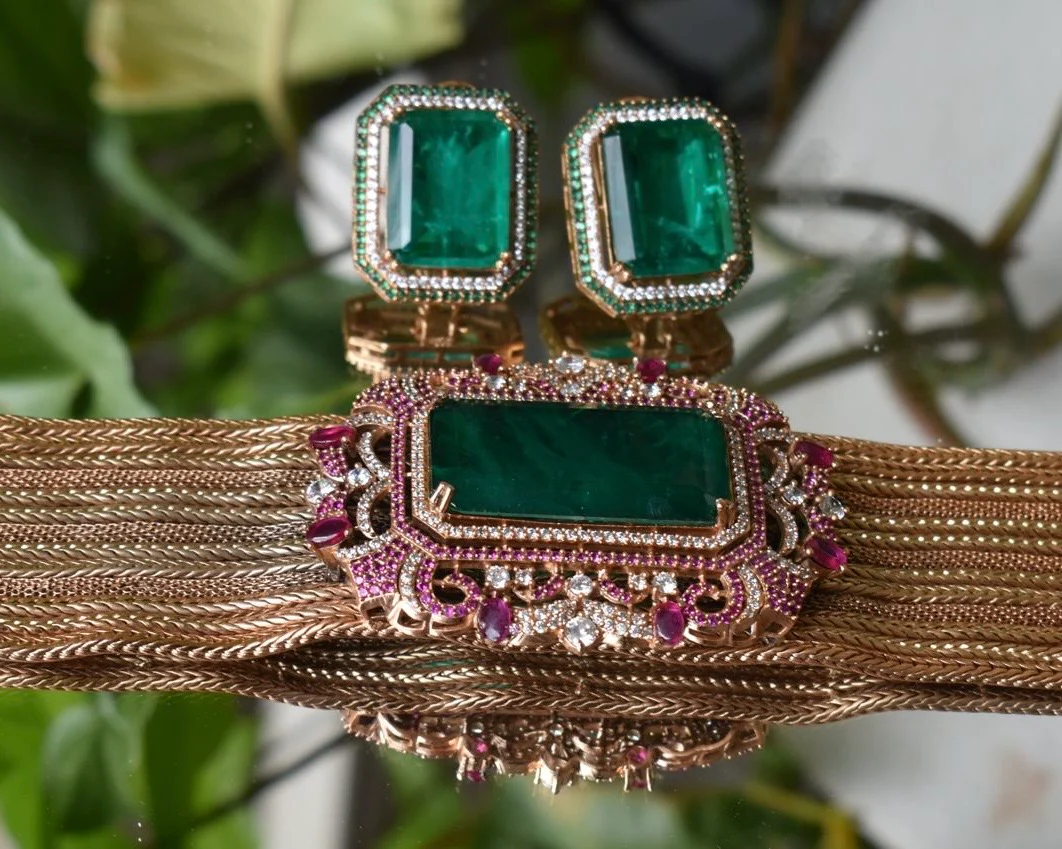 Luxurious Emerald Statement Choker Set - Image 3