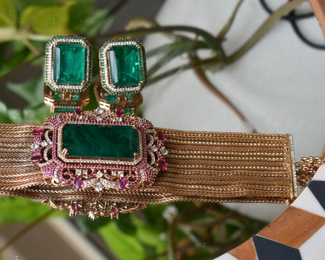 Luxurious Emerald Statement Choker Set - Image 4
