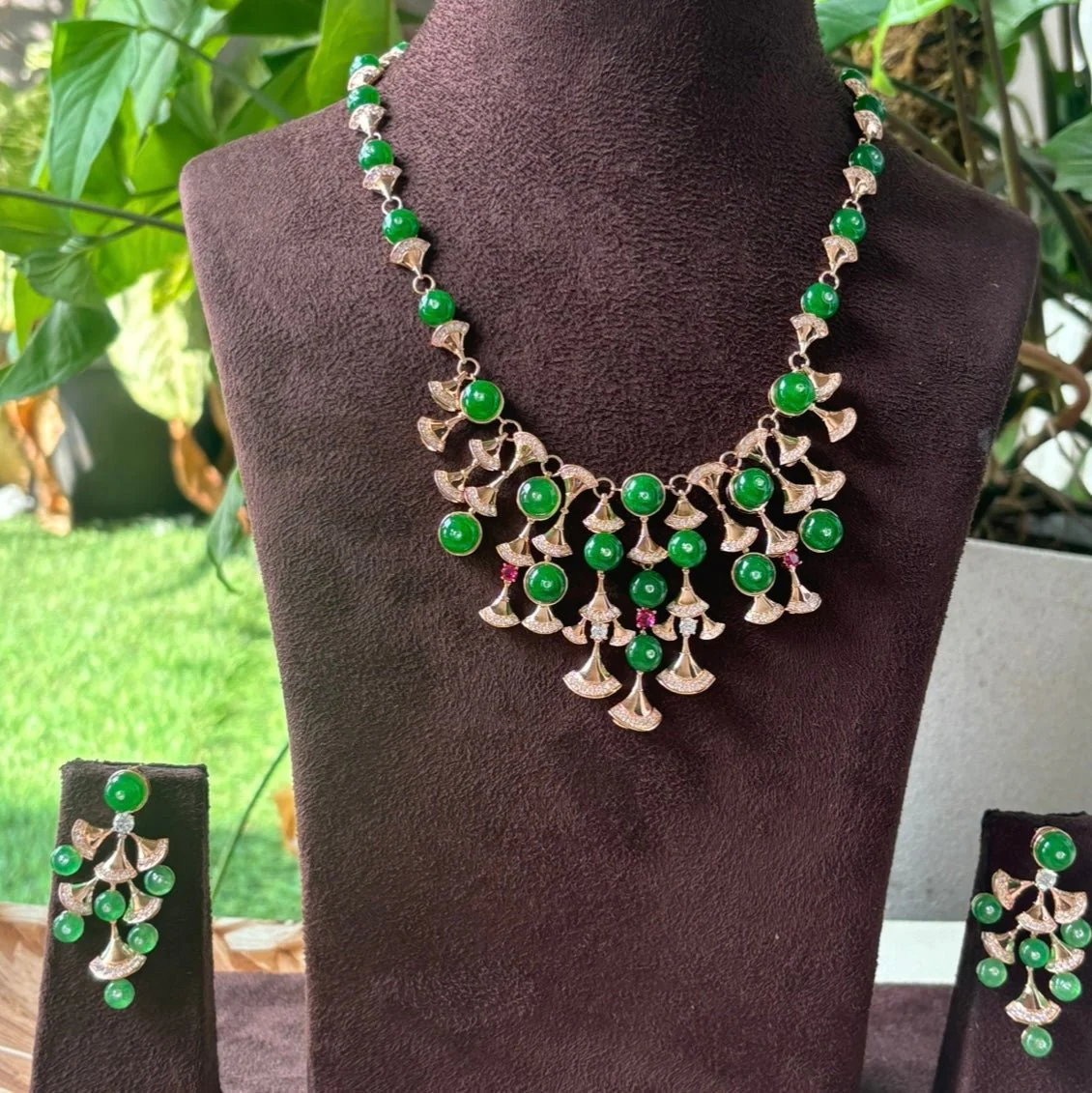 Mahira Luxe Emerald Necklace Set - Image 3