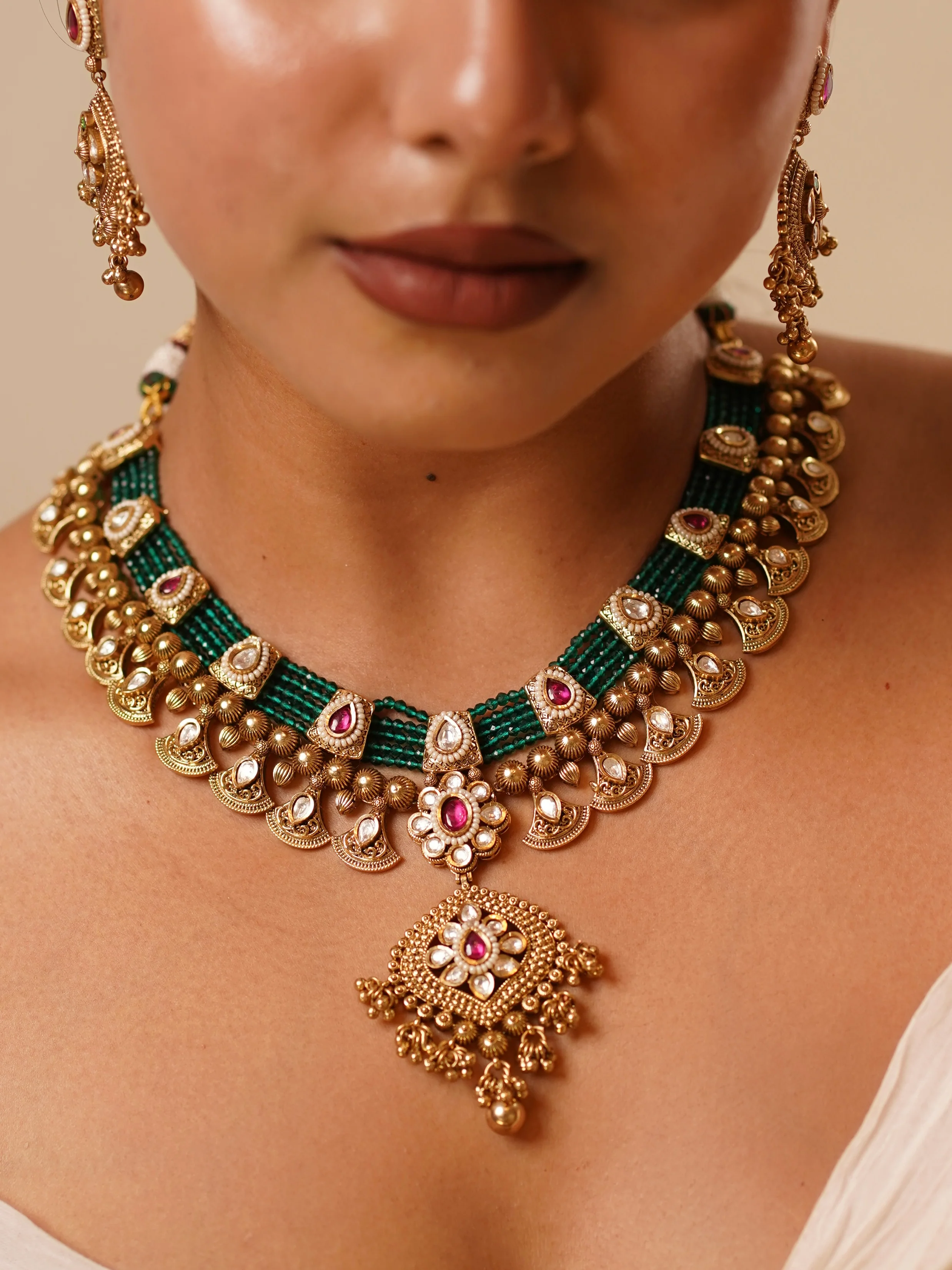 Meher Antique Empress Set – Regal Grandeur in Emerald and Ruby Hues - Image 4