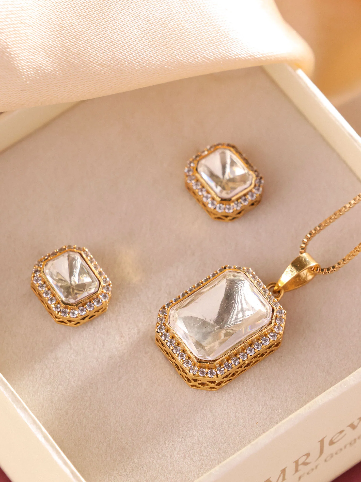 Mehr Moissanite Pendant Set