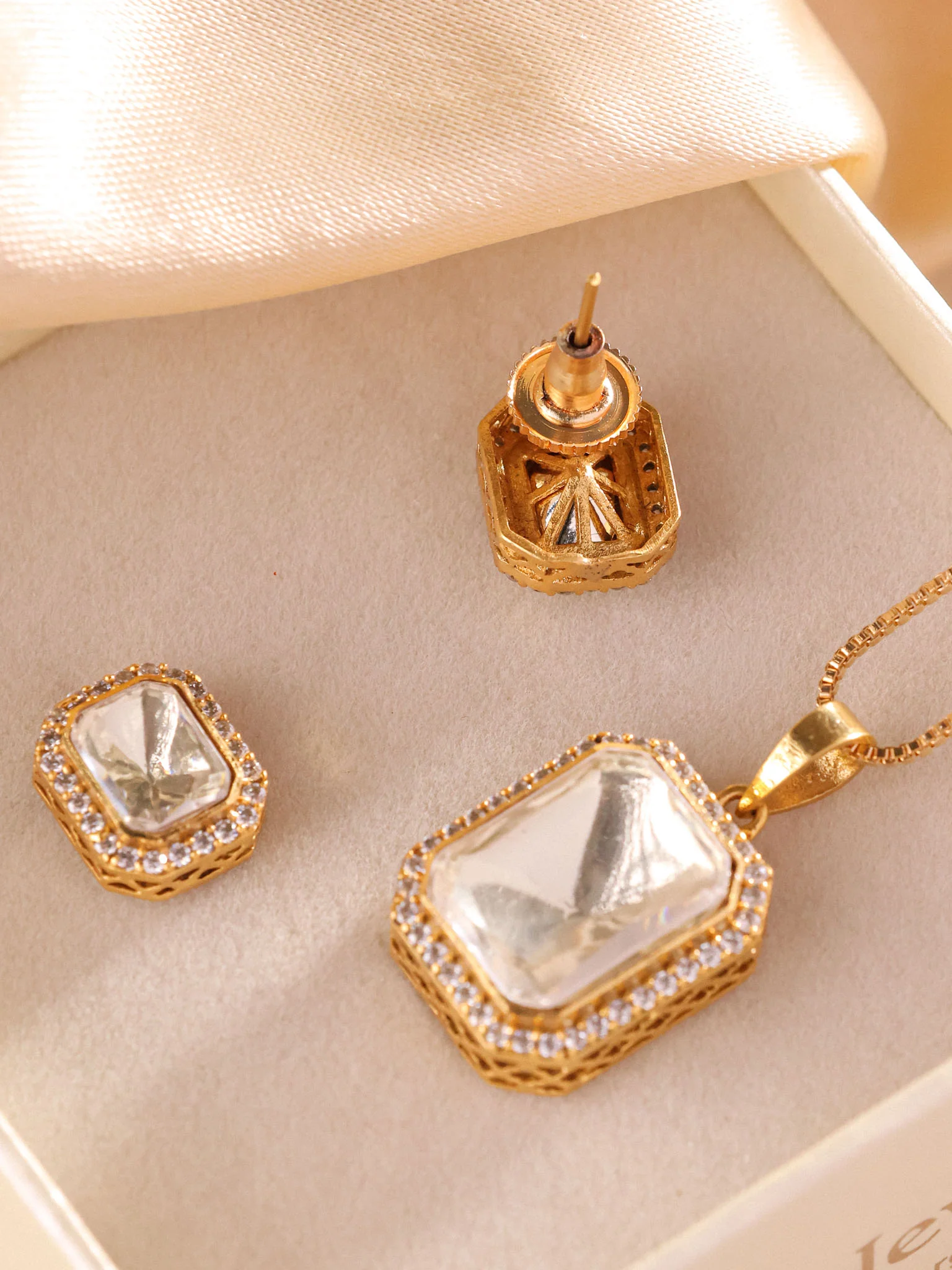Mehr Moissanite Pendant Set - Image 3