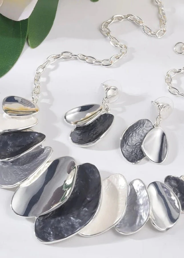 Midnight Glimmer Enamel Necklace Set - Image 4