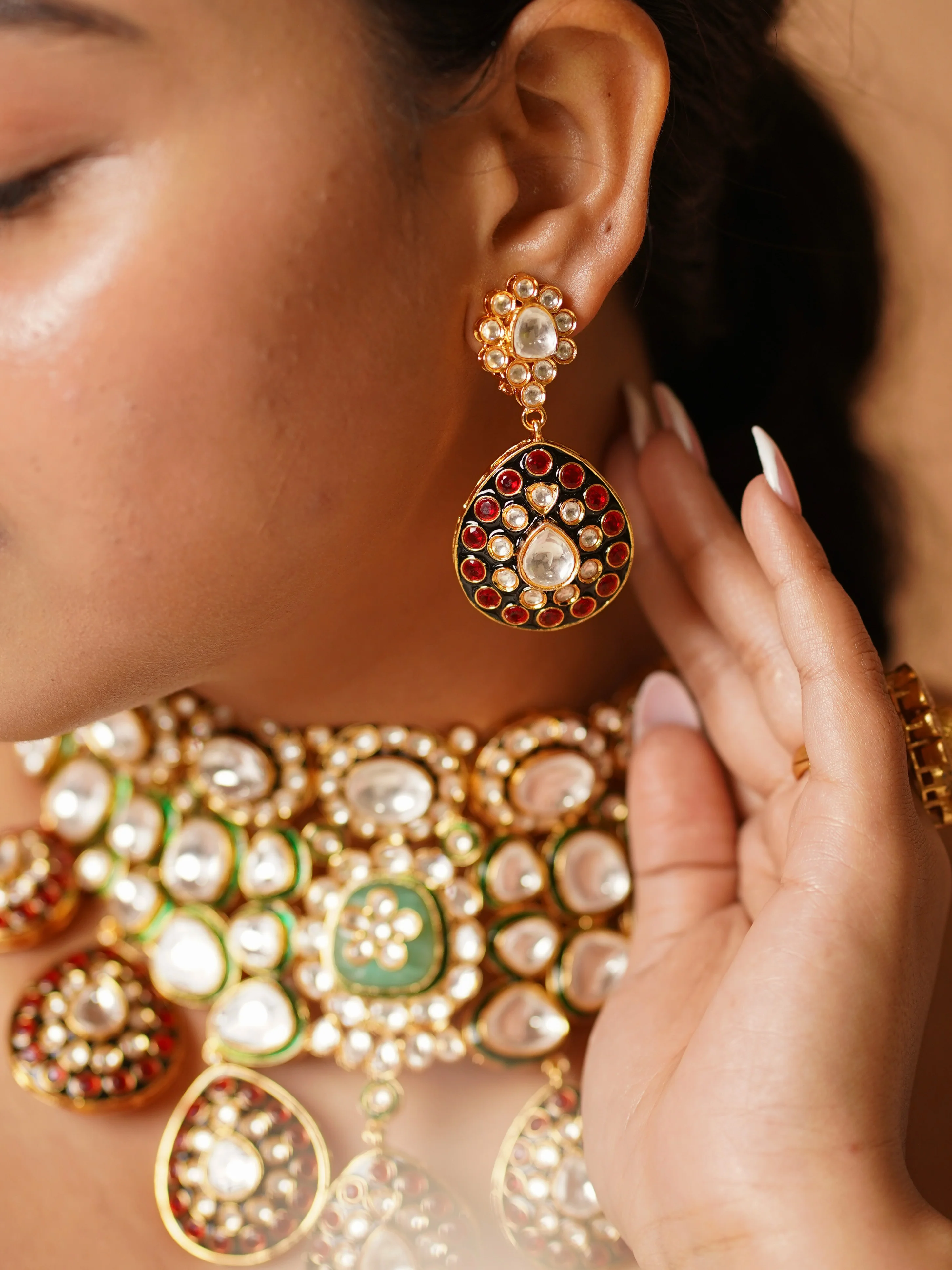 Naintara Polki Necklace set with matching earrings and maangtikaa - Image 3