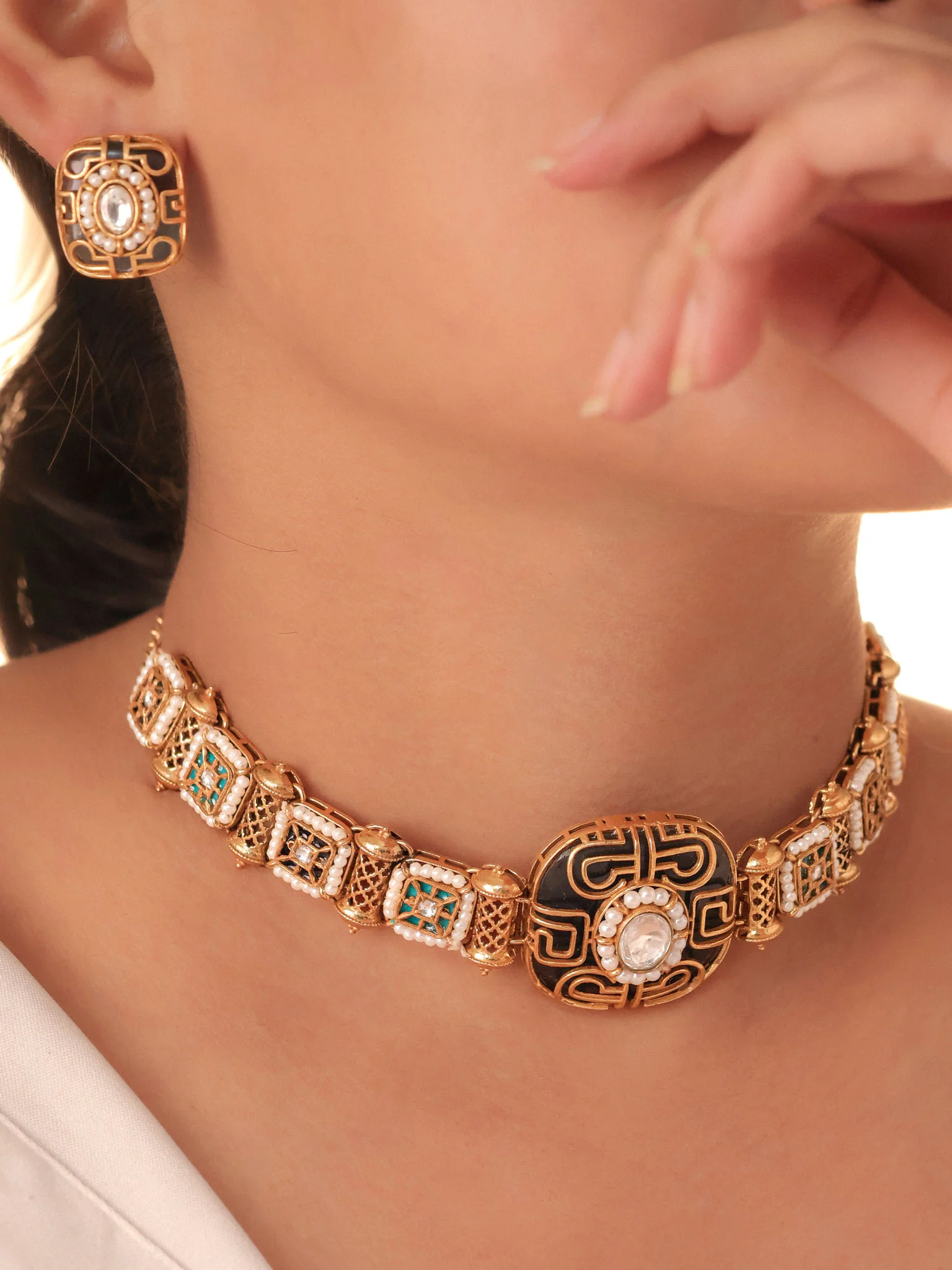 Noir Nizami Medallion Polki Choker Set