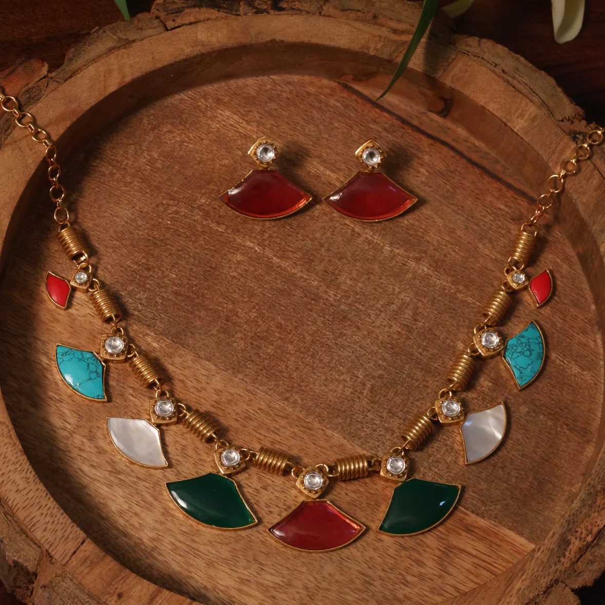 Noor – Elegant Statement Necklace Set - Image 4