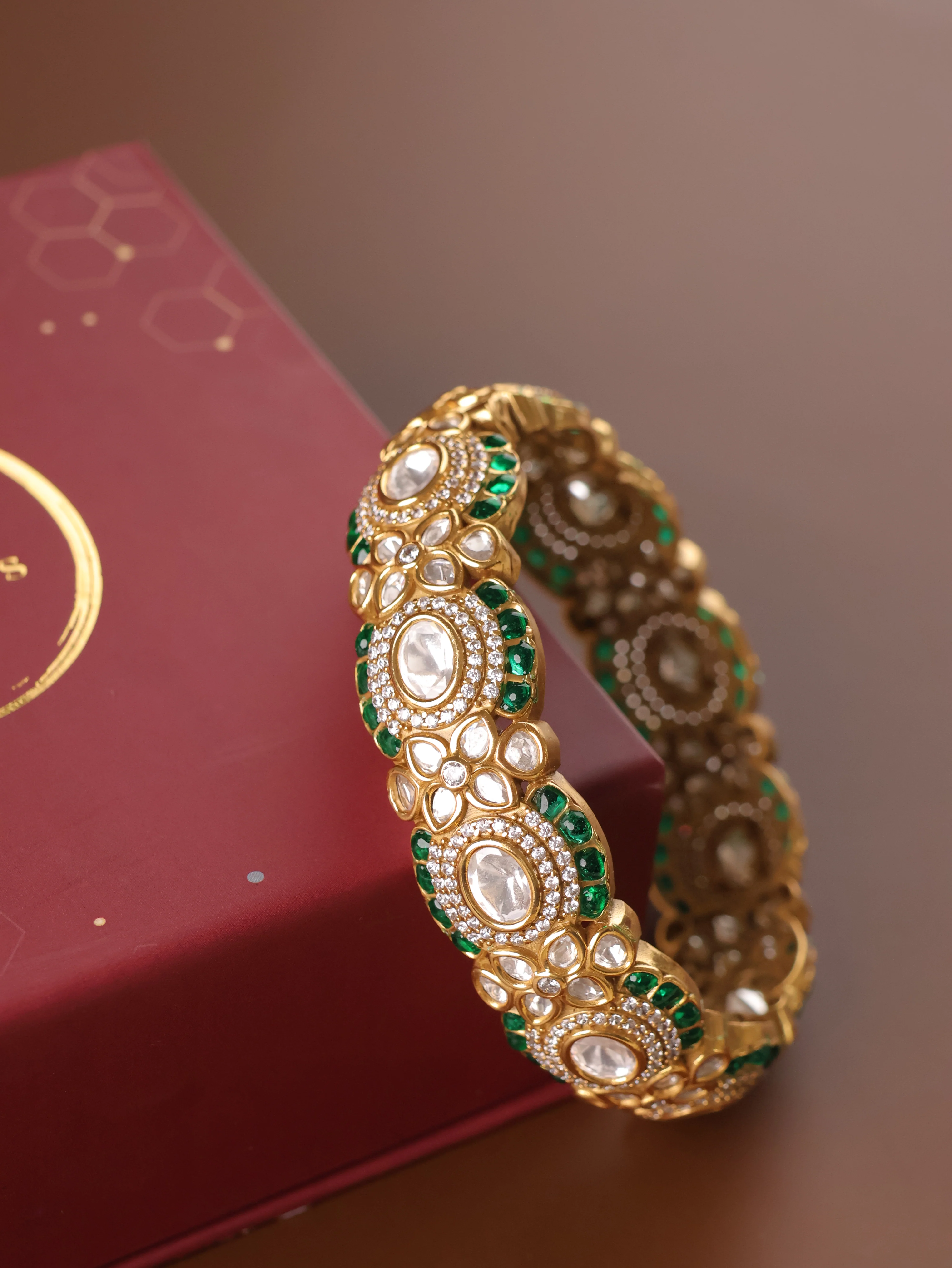 Noor Polki  Openable Kada (Emerald / Ruby) - Image 2