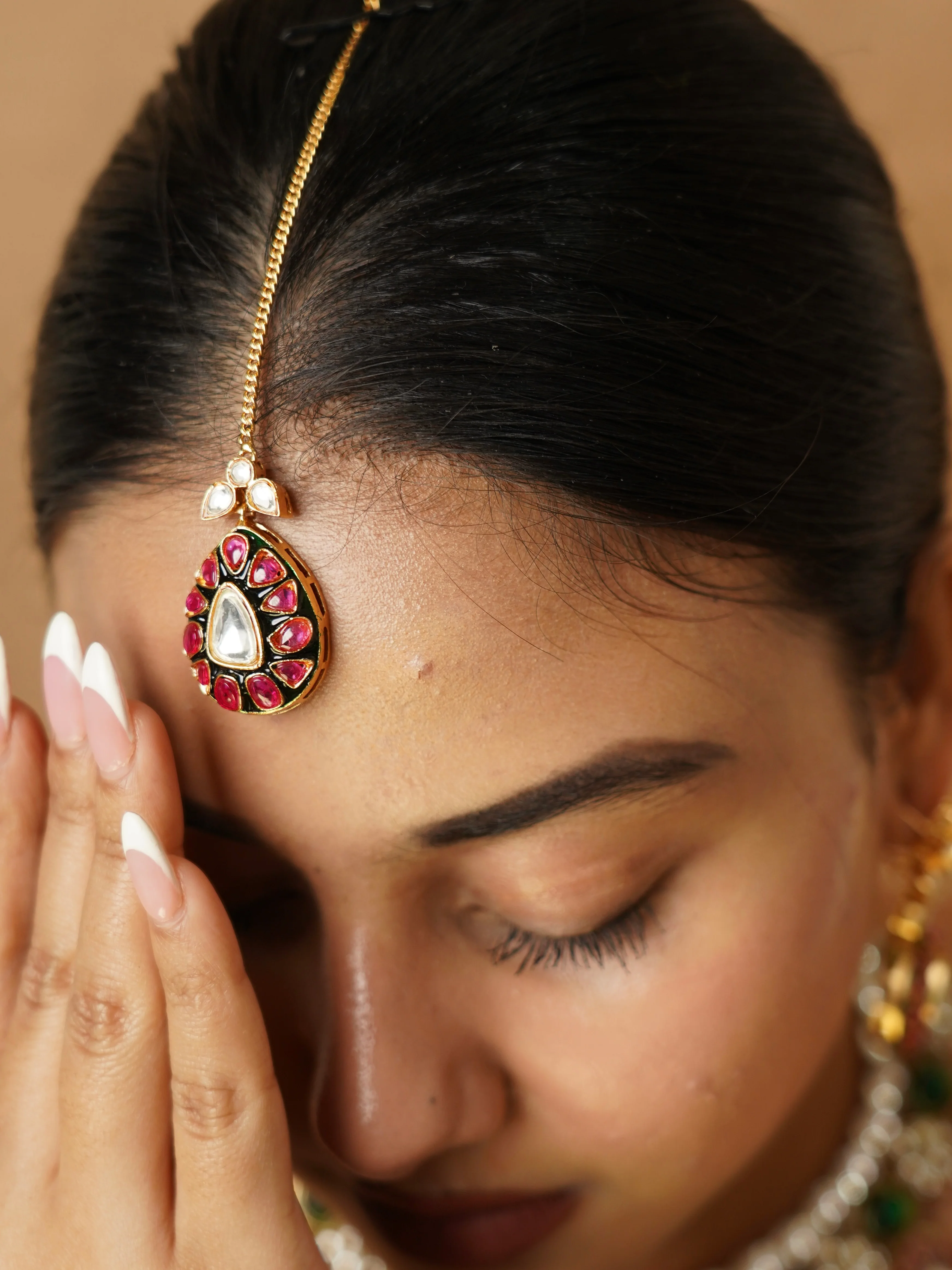 Noorani Ruby Emerald Victorian Kundan Necklace Set with Maang Tikka - Image 3