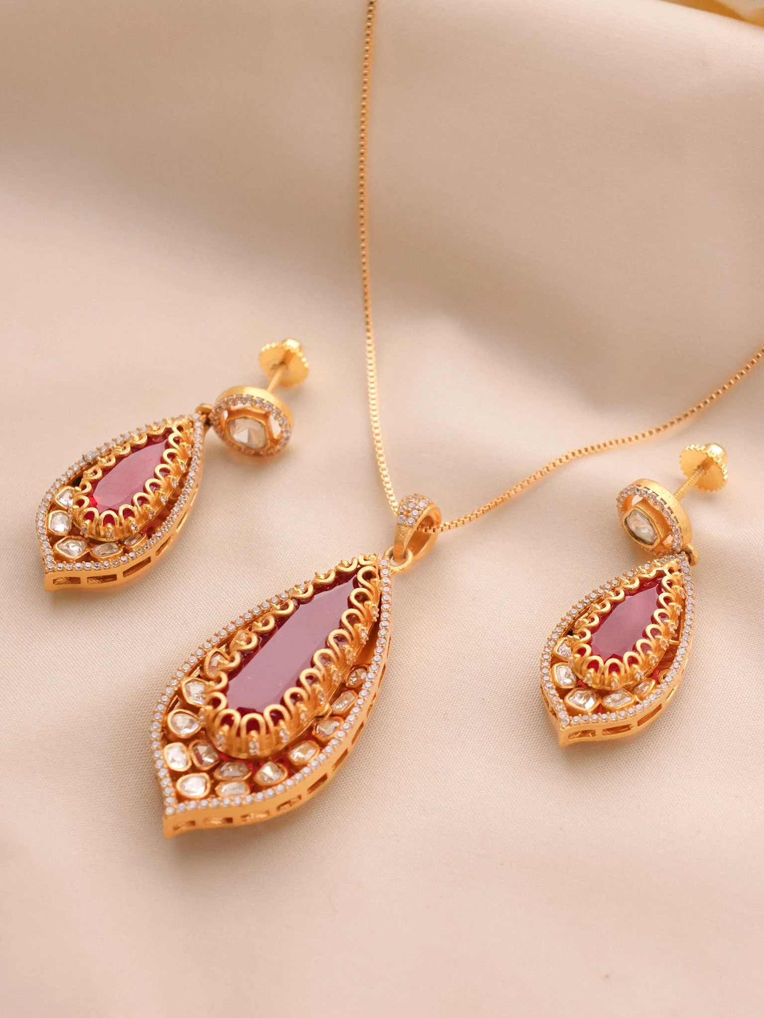 Nooré Teardrop Polki Pendant Set (Ruby/Emerald) - Image 2