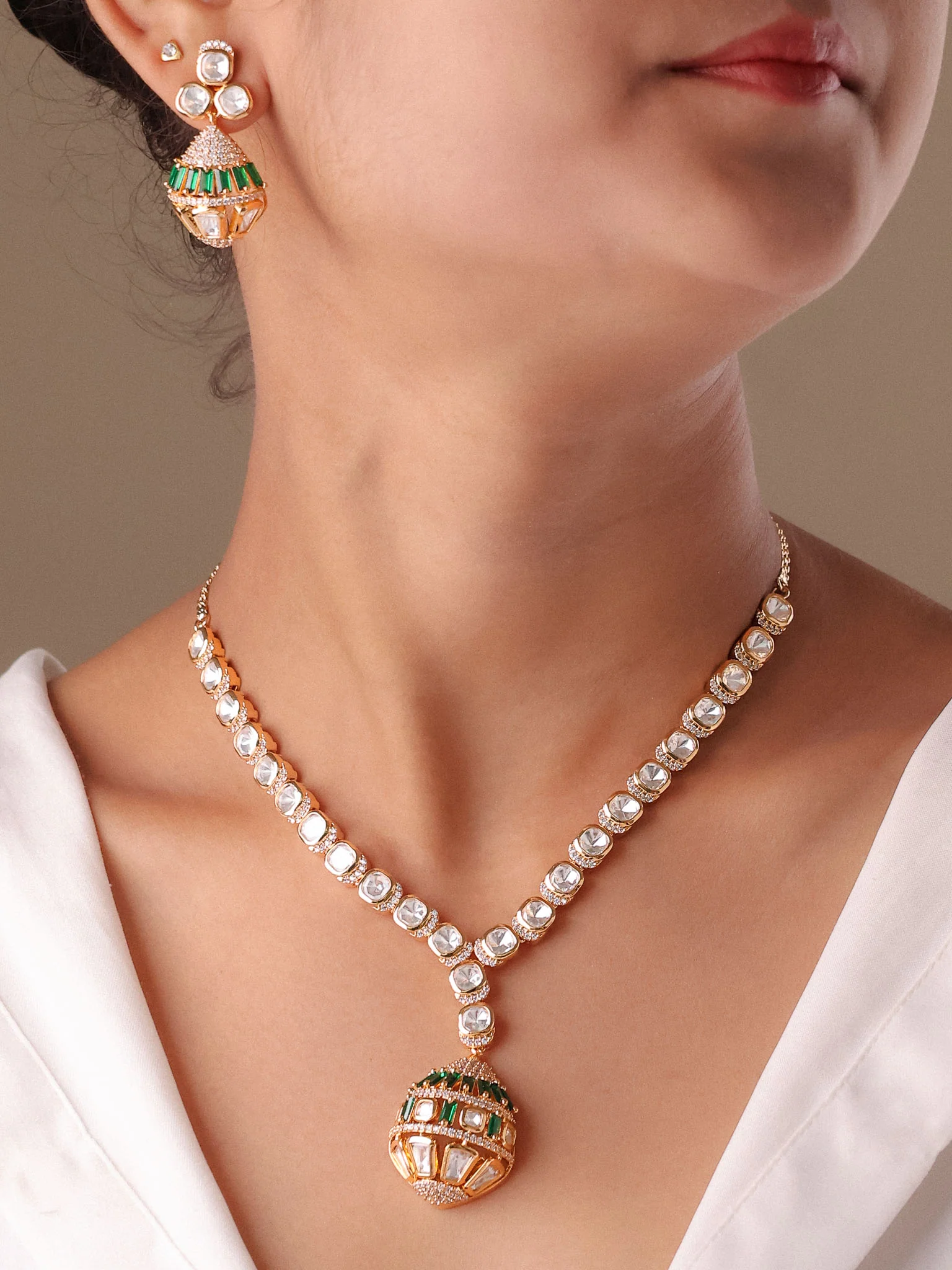Noorjahan Emerald Dome Pendant Set