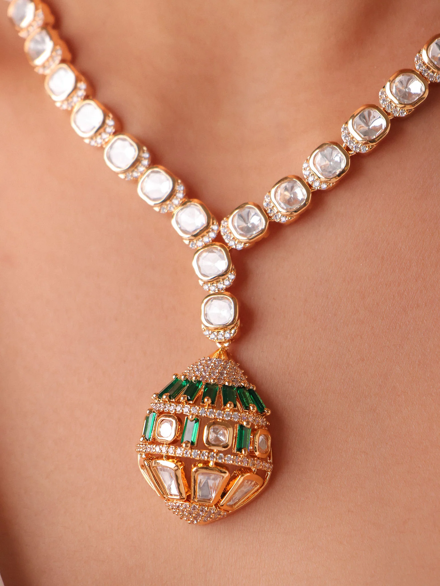 Noorjahan Emerald Dome Pendant Set - Image 2