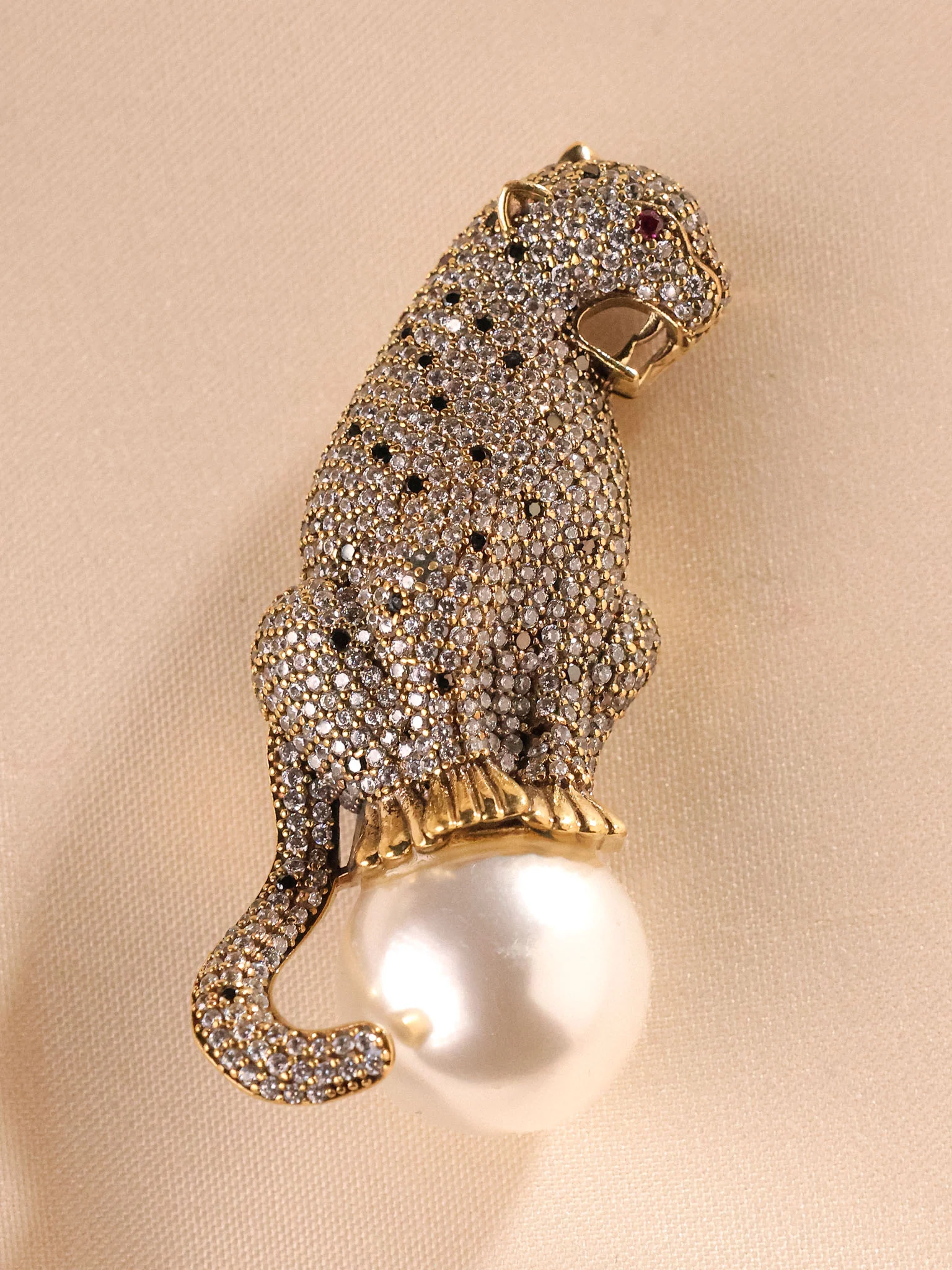 Panther Pearl Brooch - Image 2