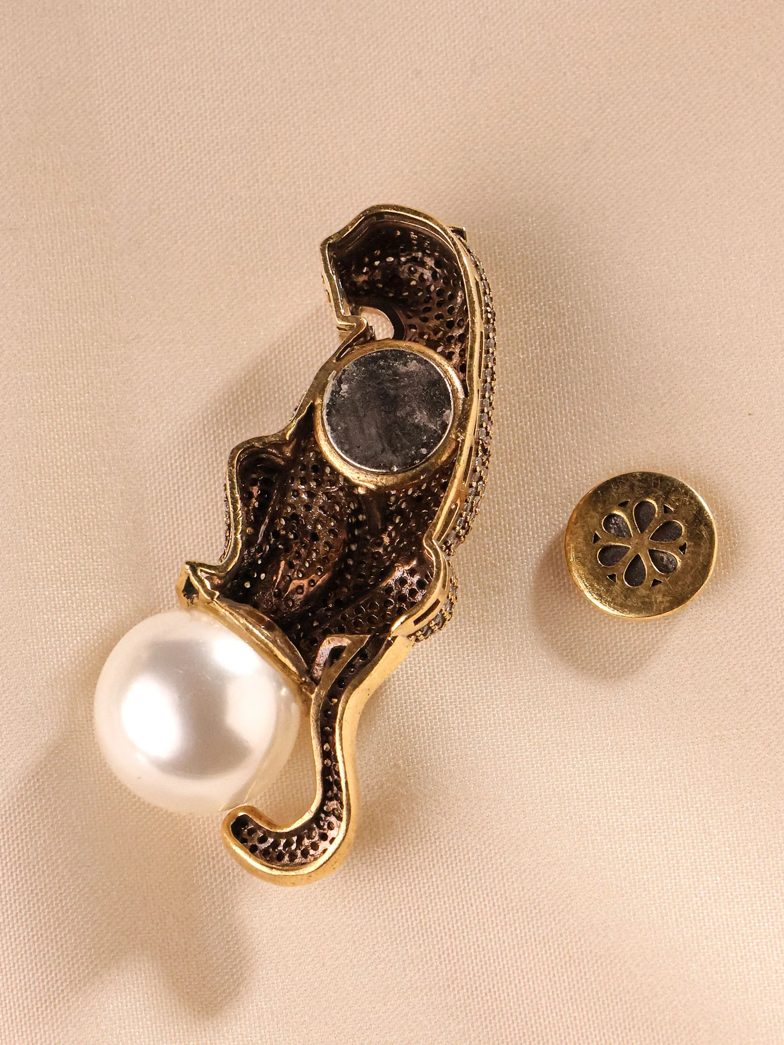 Panther Pearl Brooch - Image 4