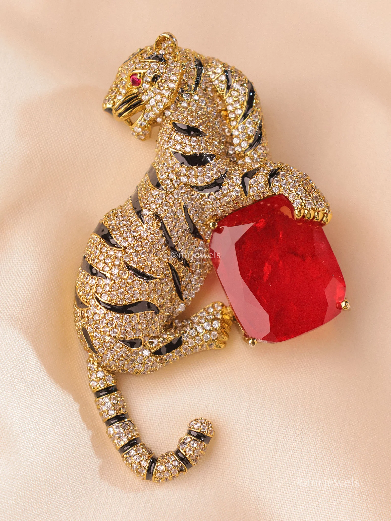 Panther Statement Brooch - Image 5